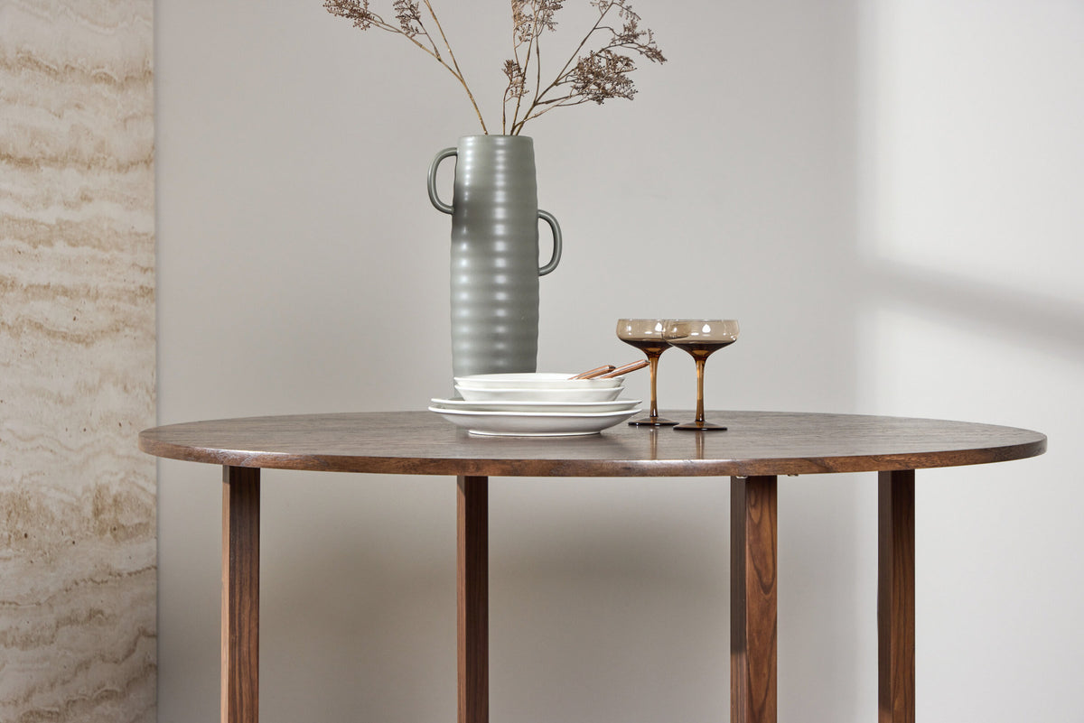 Durango Esstisch rund in Walnuss präsentiert im Onlineshop von KAQTU Design AG. Esstisch ist von Venture Home