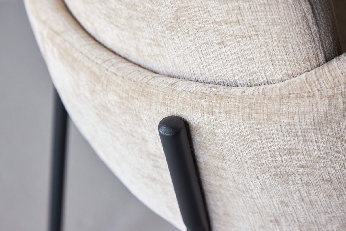 Blom Esszimmerstuhl in Beige präsentiert im Onlineshop von KAQTU Design AG. Stuhl mit Armlehne ist von Venture Home
