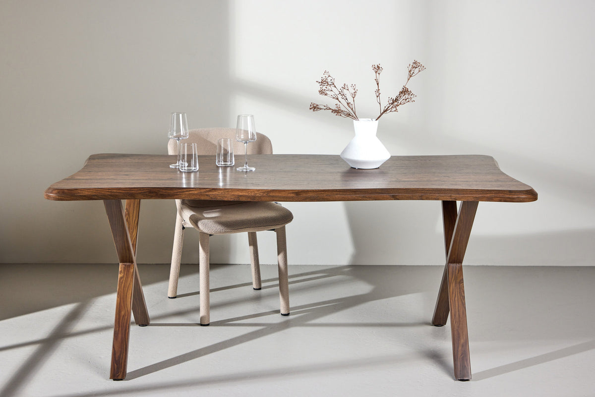 Fiona Esstisch in Walnuss präsentiert im Onlineshop von KAQTU Design AG. Esstisch ist von Venture Home