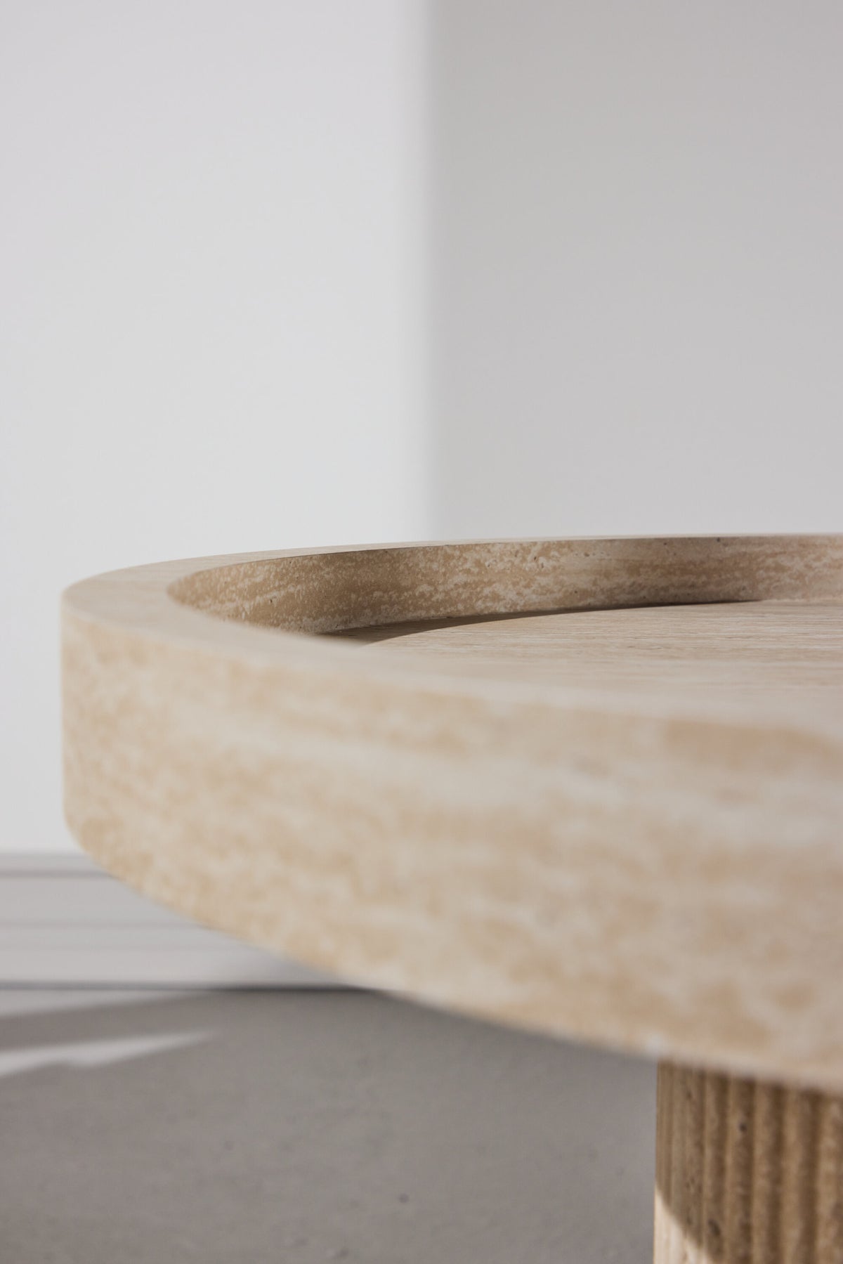 Beistelltisch Krille in Beige präsentiert im Onlineshop von KAQTU Design AG. Beistelltisch ist von Venture Home