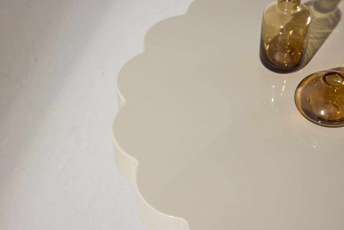 Krull Sofatisch in Beige präsentiert im Onlineshop von KAQTU Design AG. Beistelltisch ist von Venture Home