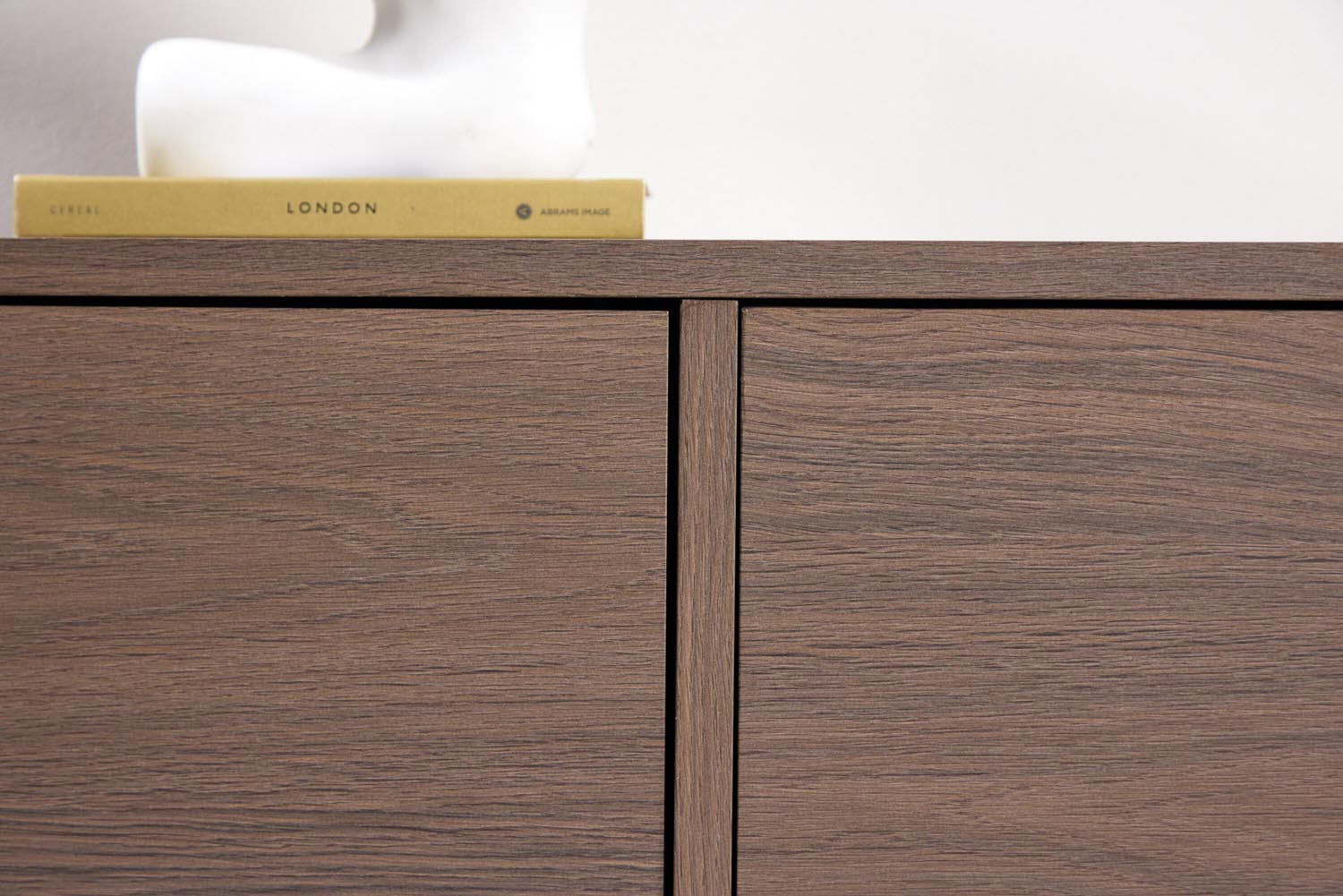 Dragh TV Möbel in Mokka präsentiert im Onlineshop von KAQTU Design AG. TV-Möbel ist von Venture Home