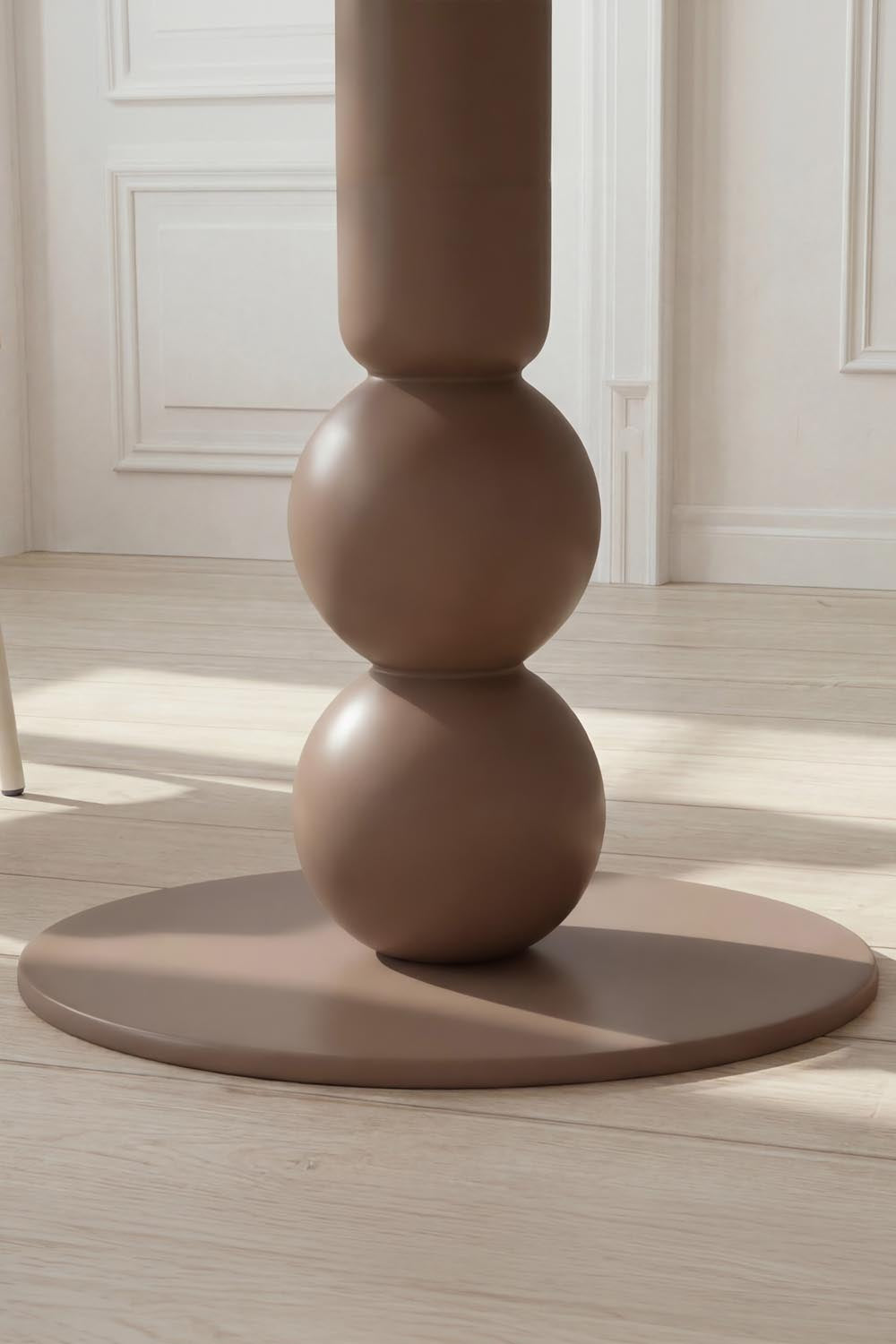 Boulevard Round Esstisch in Braun präsentiert im Onlineshop von KAQTU Design AG. Gartentisch ist von Venture Home