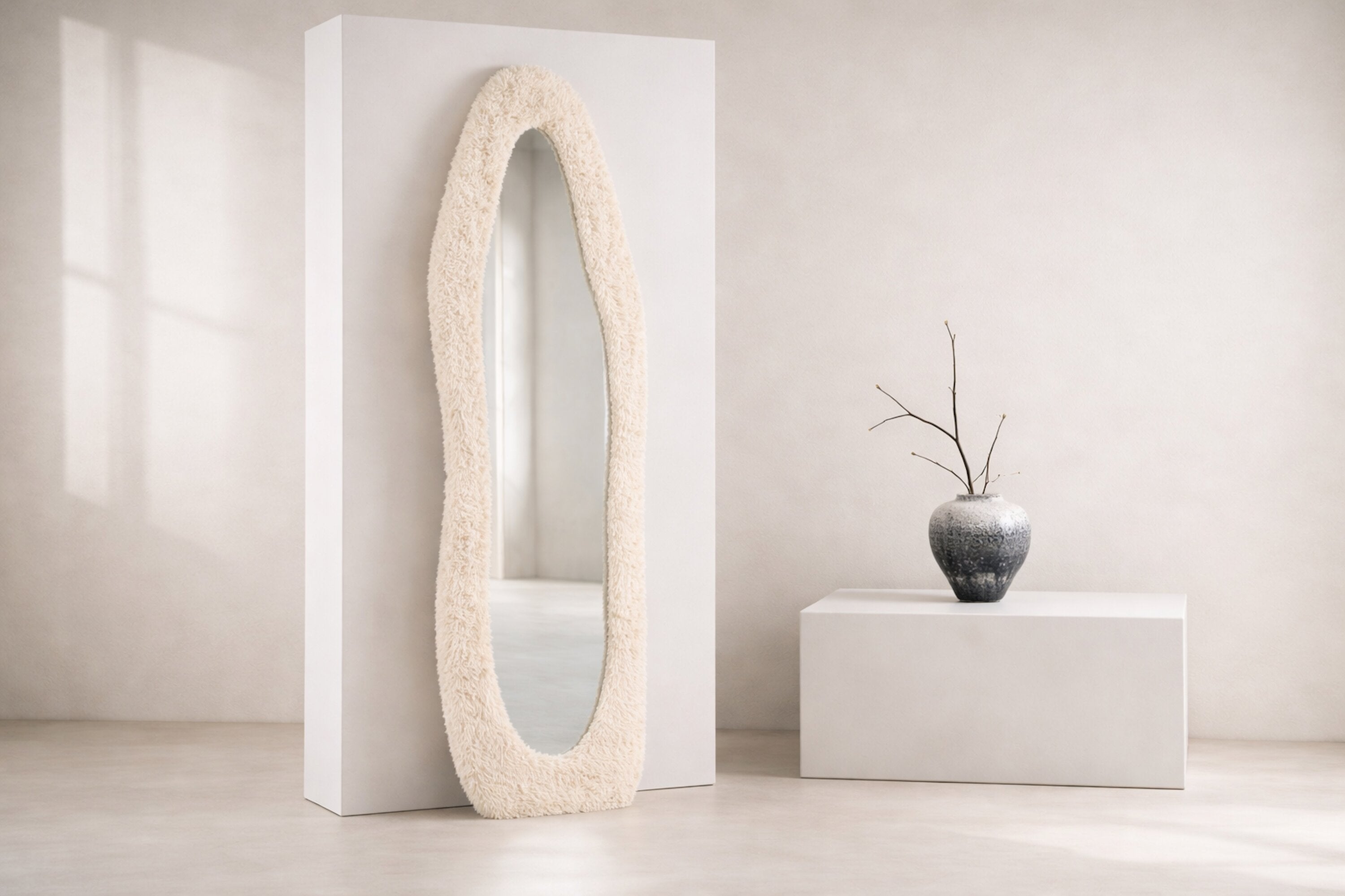 Mirza Large Mirror in Beige präsentiert im Onlineshop von KAQTU Design AG. Spiegel ist von Venture Home