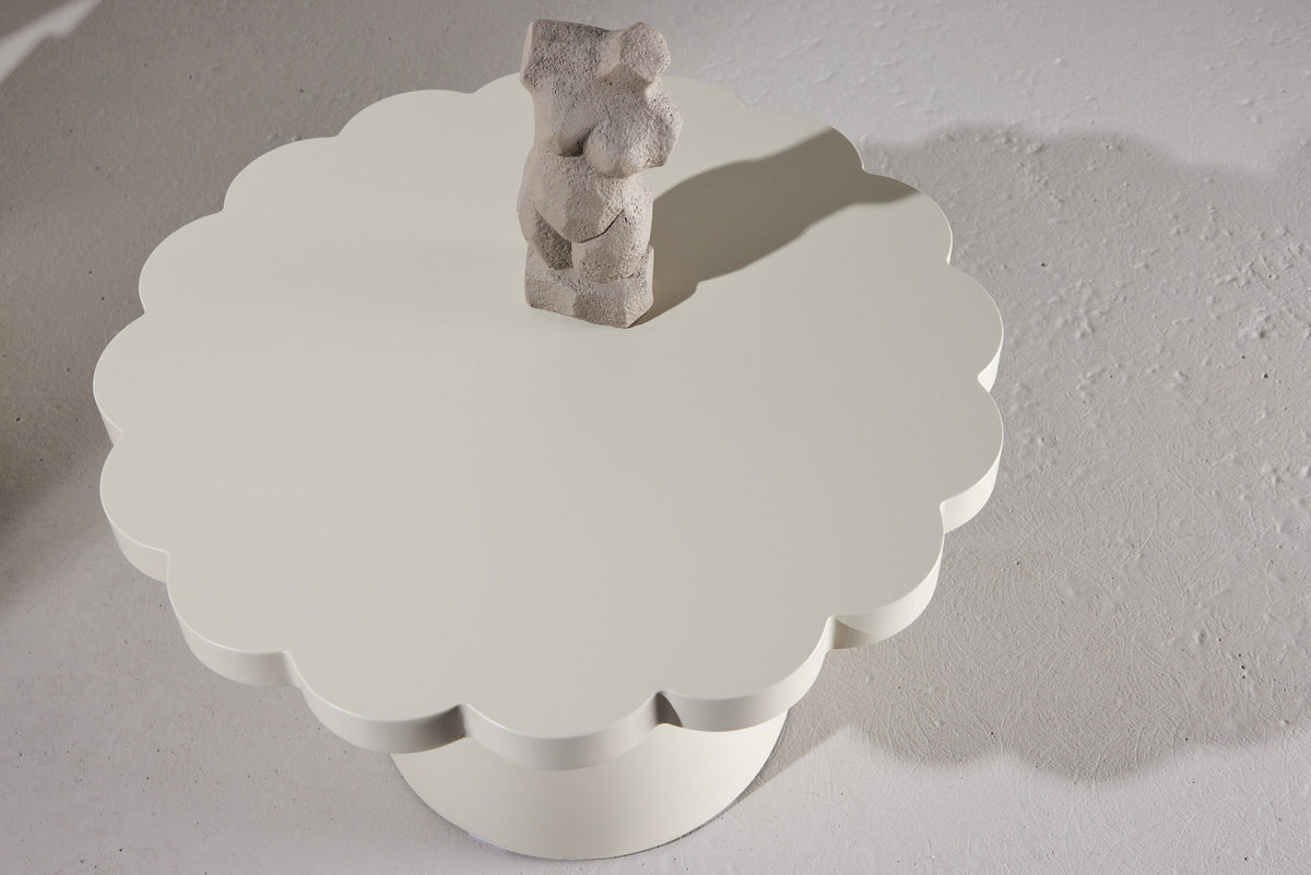 Krull Sofatisch in Beige präsentiert im Onlineshop von KAQTU Design AG. Beistelltisch ist von Venture Home