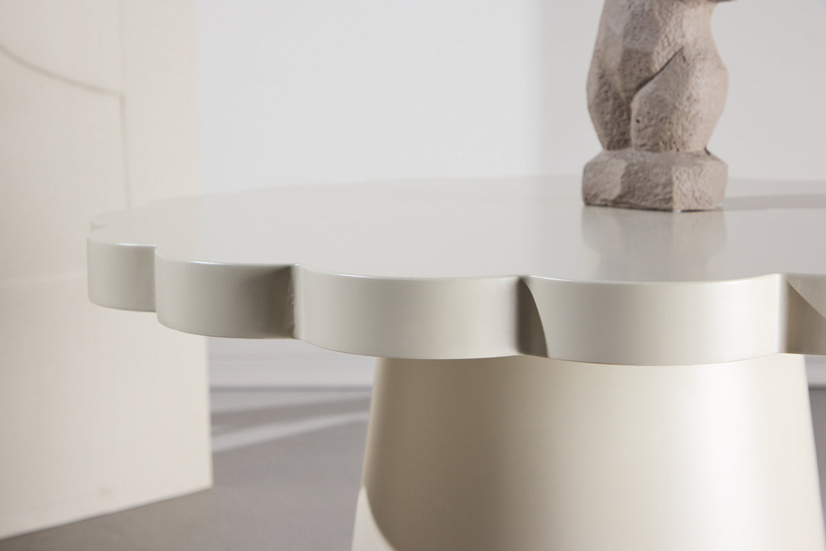 Krull Sofatisch in Beige präsentiert im Onlineshop von KAQTU Design AG. Beistelltisch ist von Venture Home