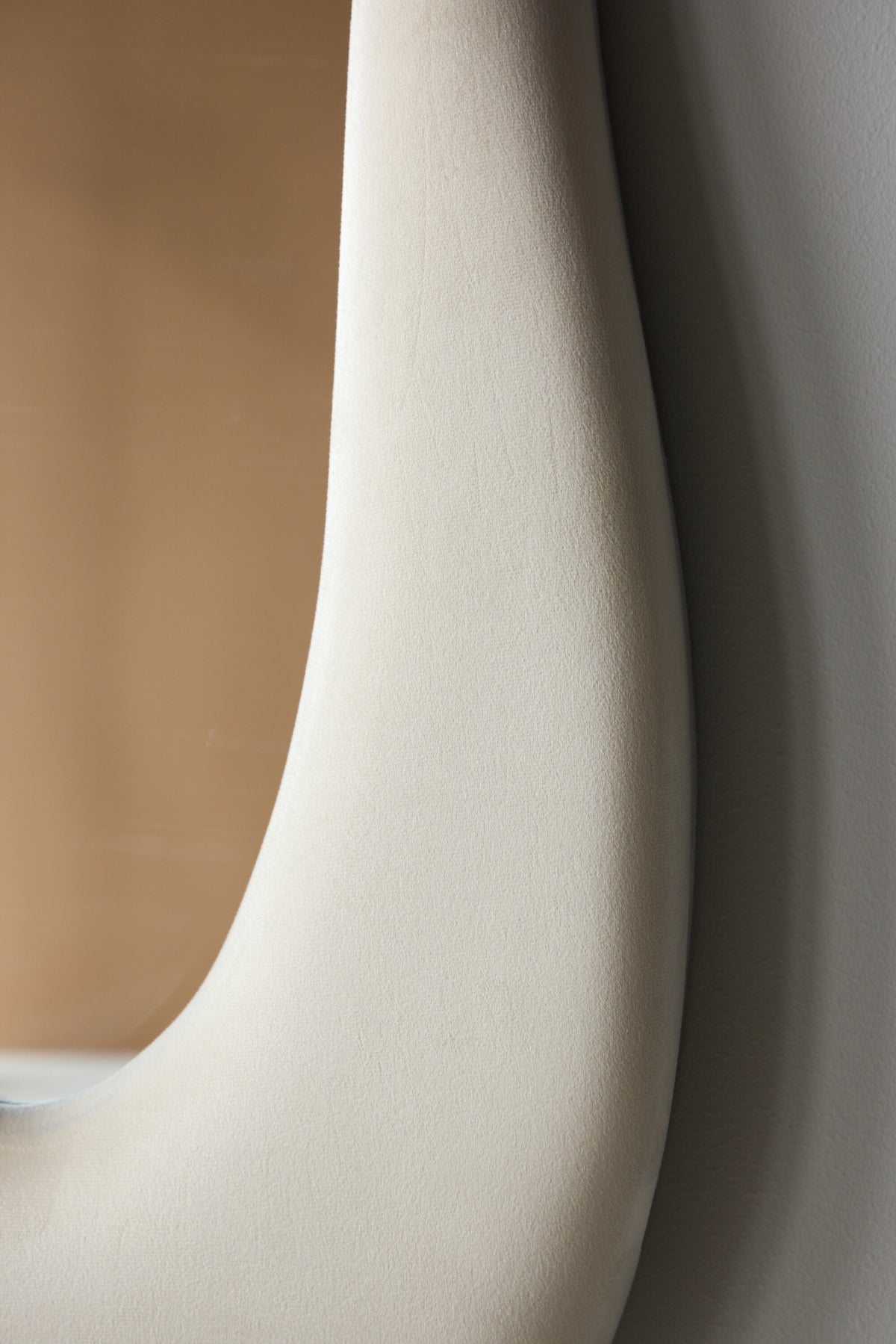Louiseville Spiegel in Beige präsentiert im Onlineshop von KAQTU Design AG. Standspiegel ist von Venture Home