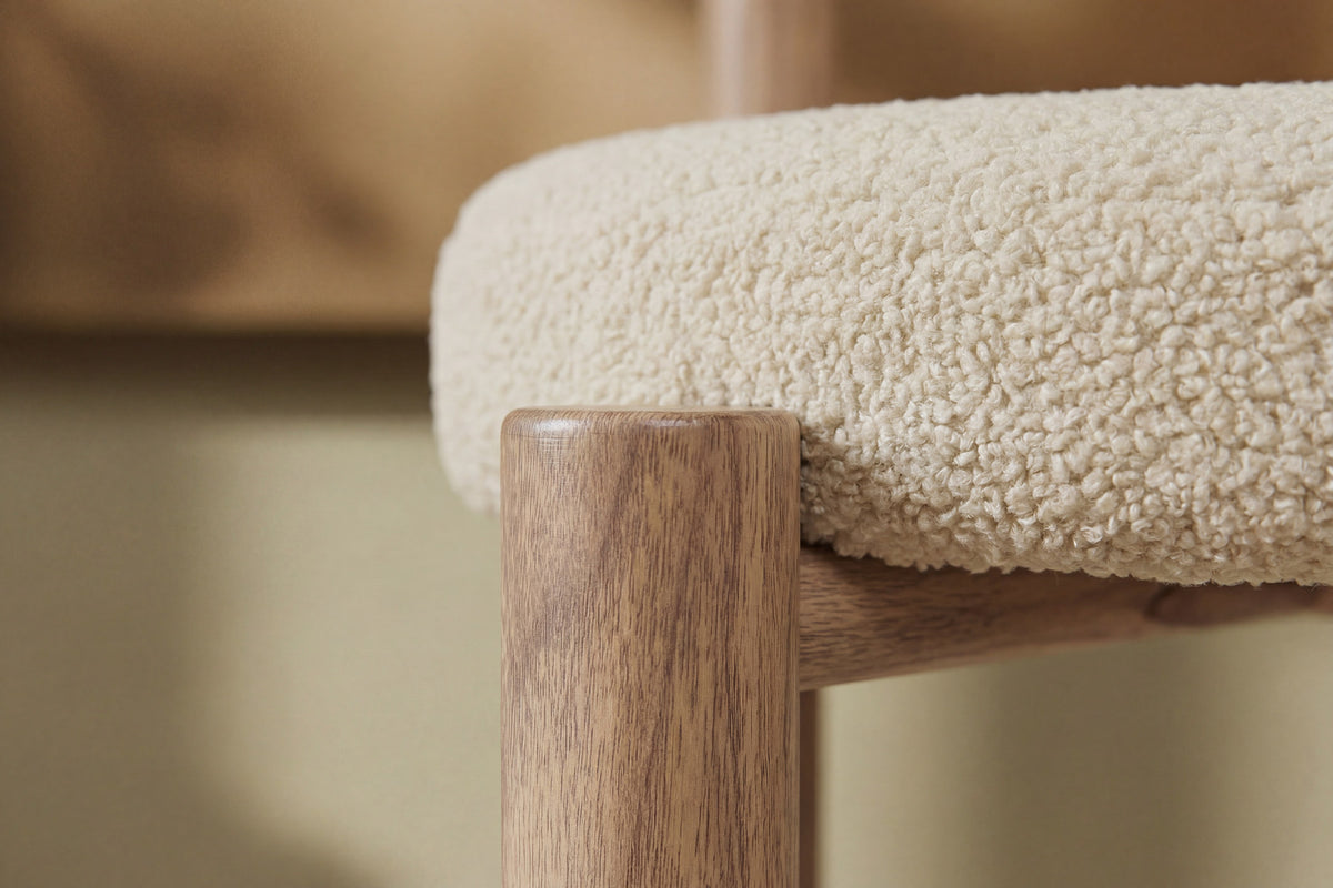 TIllo Barhocker in Weiss präsentiert im Onlineshop von KAQTU Design AG. Barstuhl ist von Venture Home