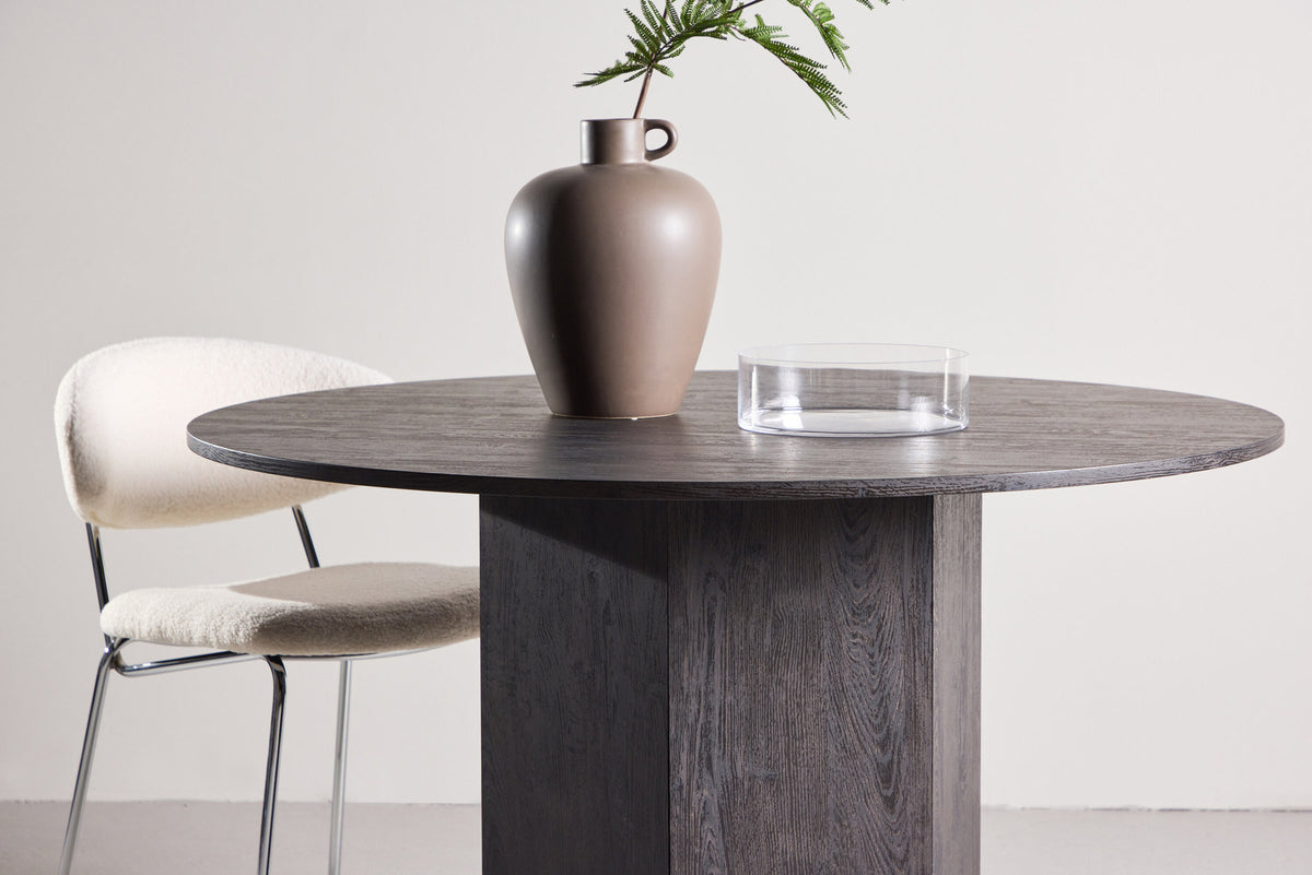Tekla Esstisch rund in Schwarz präsentiert im Onlineshop von KAQTU Design AG. Esstisch ist von Venture Home