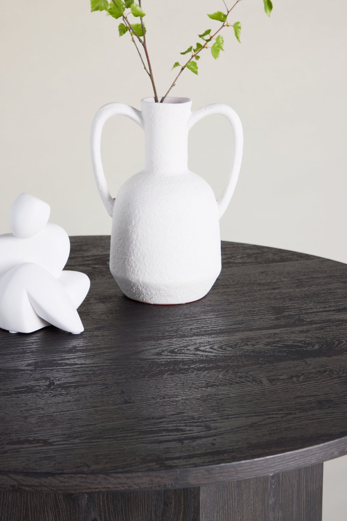 Tekla Sofatisch in Schwarz präsentiert im Onlineshop von KAQTU Design AG. Beistelltisch ist von Venture Home