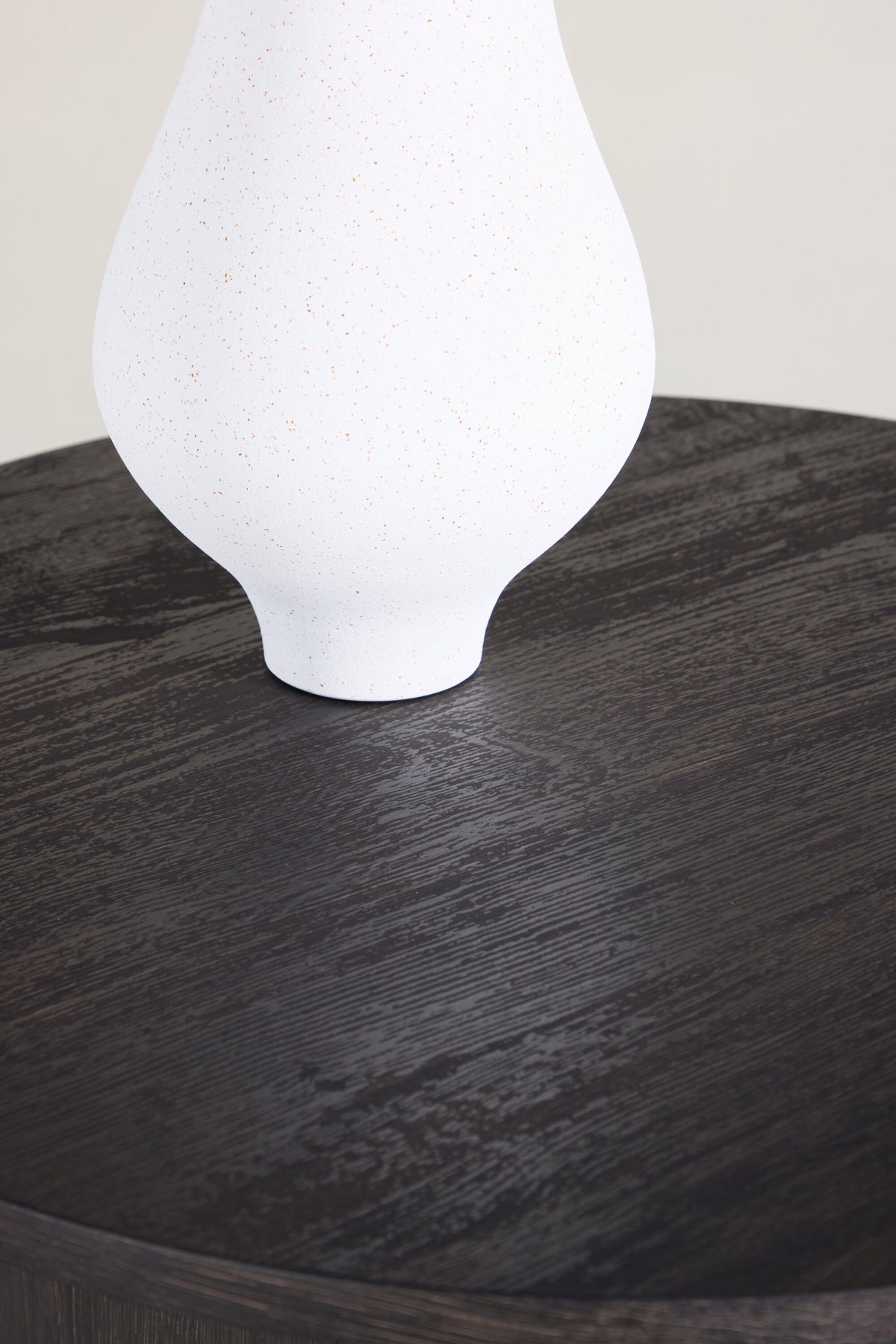 Tekla Sofatisch in Schwarz präsentiert im Onlineshop von KAQTU Design AG. Beistelltisch ist von Venture Home