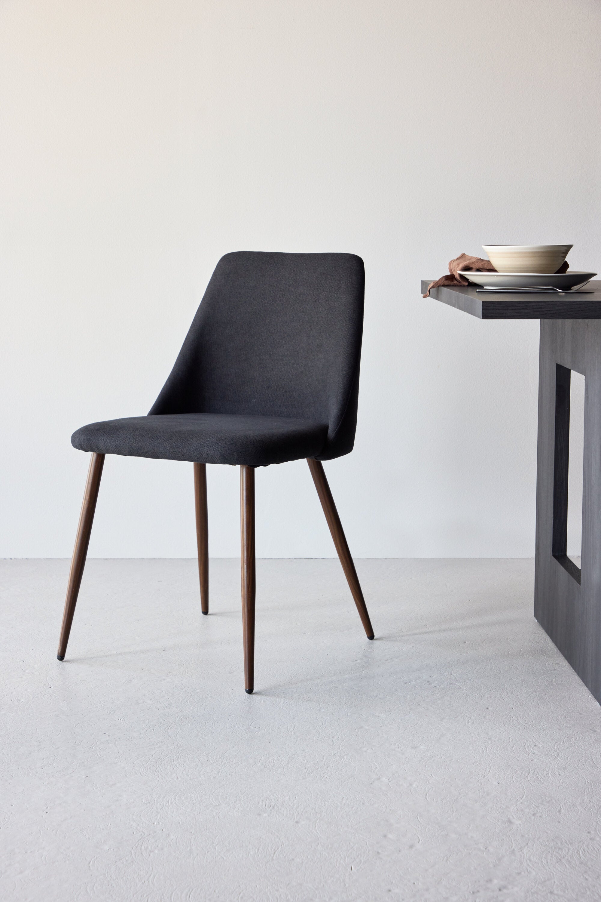 Night Esszimmerstuhl in Schwarz präsentiert im Onlineshop von KAQTU Design AG. Stuhl ist von Venture Home