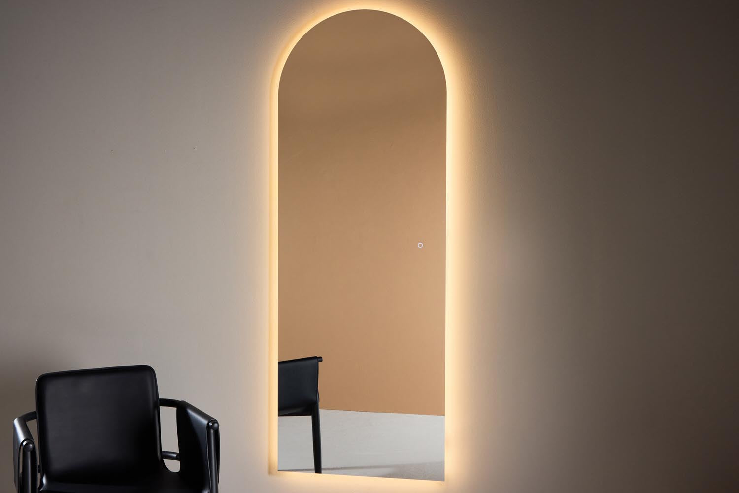 Skeppsvik Spiegel in Silber präsentiert im Onlineshop von KAQTU Design AG. Spiegel ist von Vind