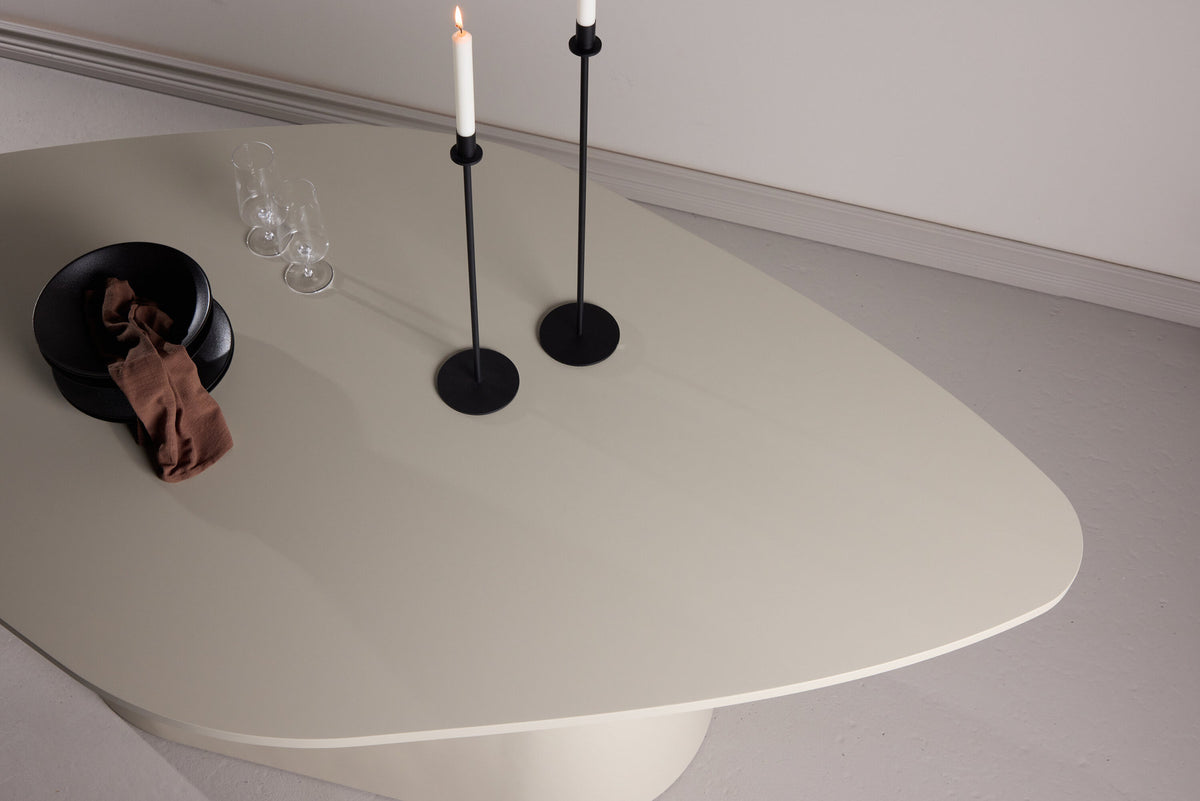 Diamond Oval Esstisch in Beige präsentiert im Onlineshop von KAQTU Design AG. Esstisch ist von Vind