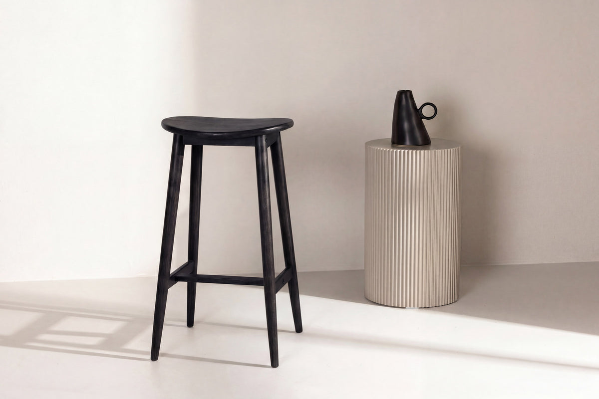 Orust Barhocker in Schwarz präsentiert im Onlineshop von KAQTU Design AG. Barstuhl ist von Vind