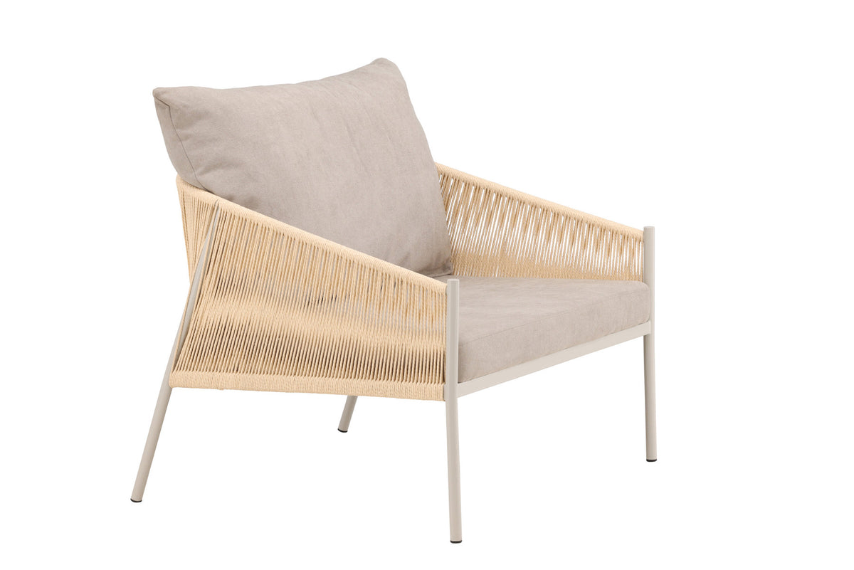 Louie Sessel in Beige präsentiert im Onlineshop von KAQTU Design AG. Sessel mit Armlehnen ist von Vind