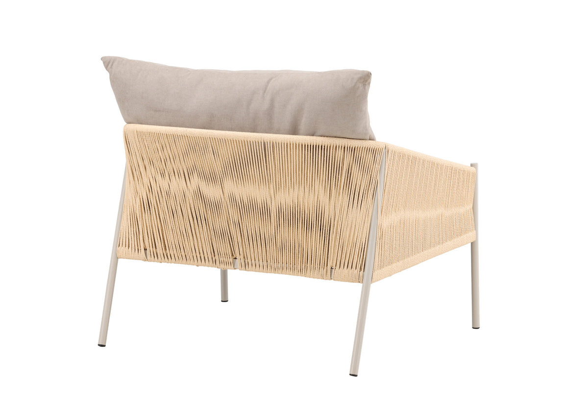 Louie Sessel in Beige präsentiert im Onlineshop von KAQTU Design AG. Sessel mit Armlehnen ist von Vind