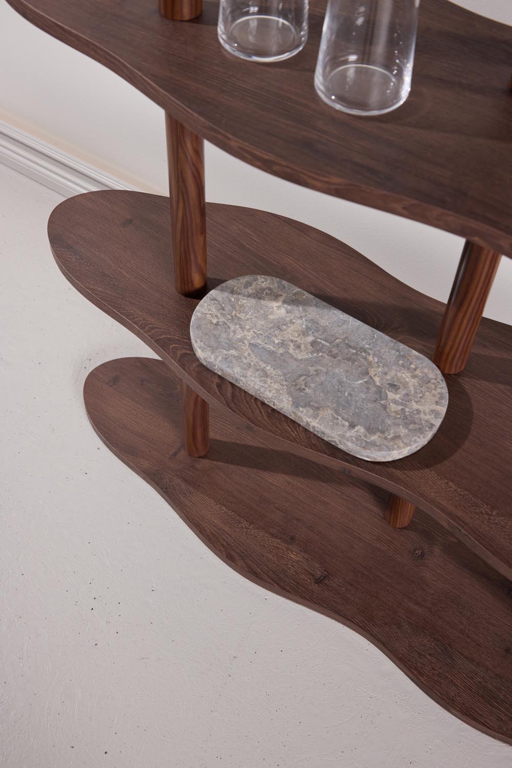 Moln Regal in Mokka präsentiert im Onlineshop von KAQTU Design AG. Standregal ist von Vind