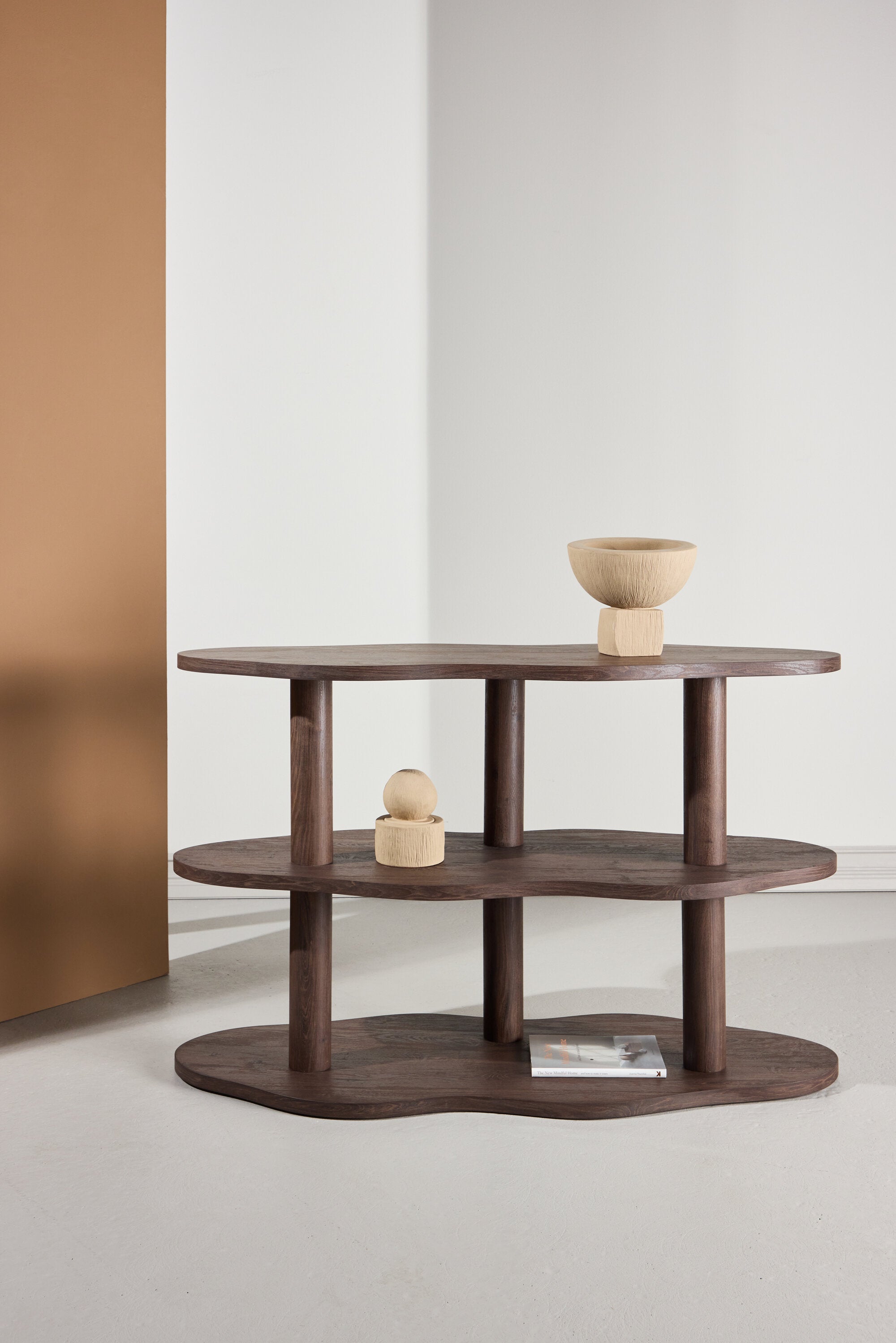Moln Regal in Mokka präsentiert im Onlineshop von KAQTU Design AG. Standregal ist von Vind