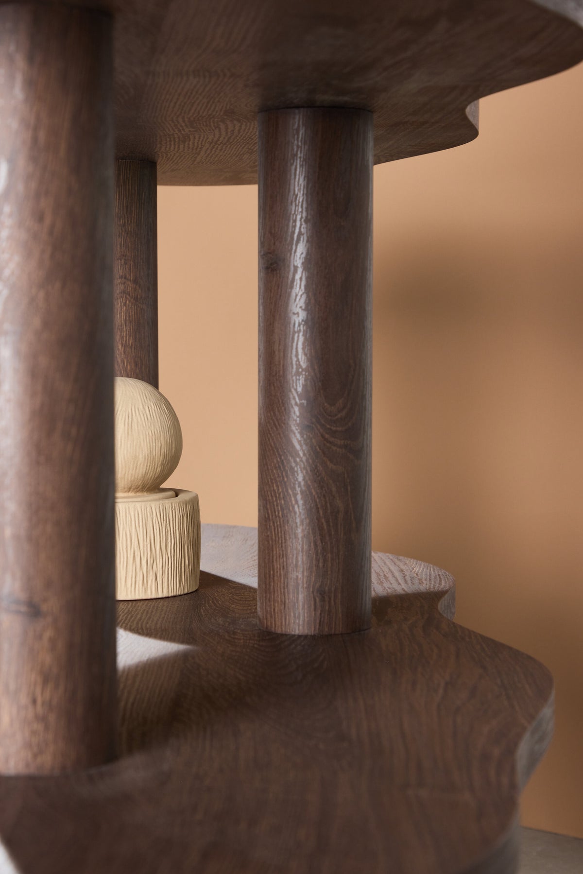 Moln Regal in Mokka präsentiert im Onlineshop von KAQTU Design AG. Standregal ist von Vind