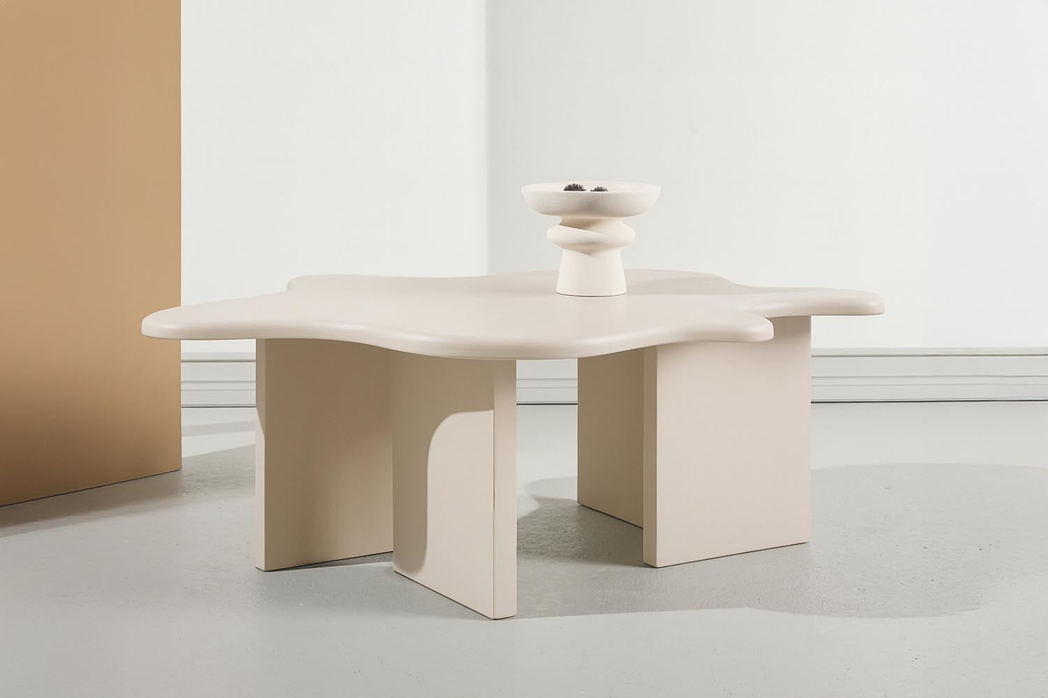 Flower Beistelltisch in Beige präsentiert im Onlineshop von KAQTU Design AG. Beistelltisch ist von Vind