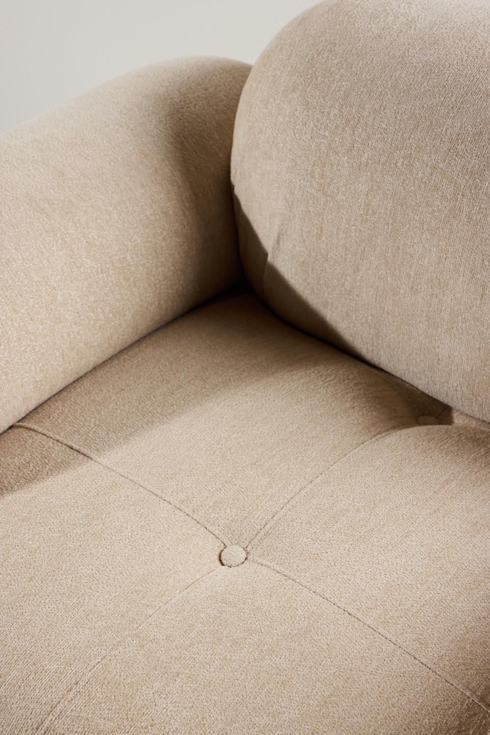 Mika Loungestuhl in Beige präsentiert im Onlineshop von KAQTU Design AG. Outdoor-Sessel ist von Venture Home