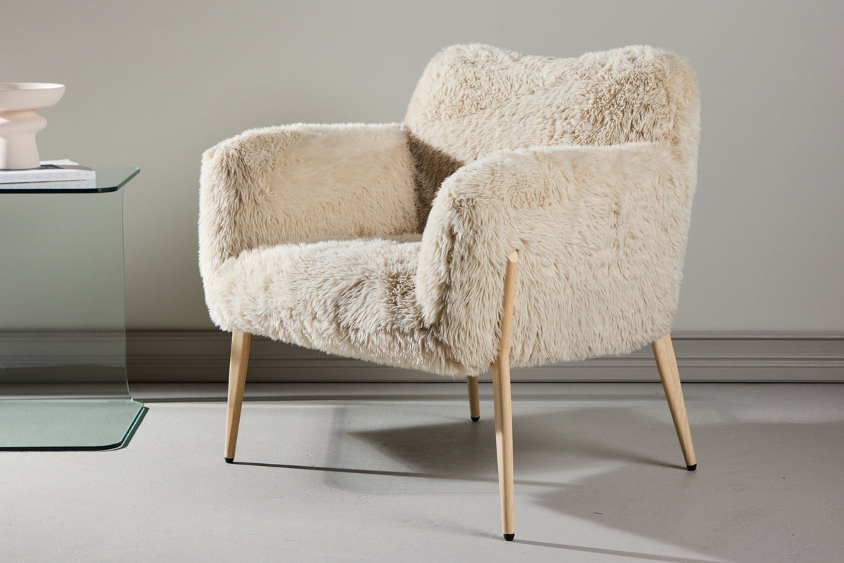 Zenzi Sessel in Beige präsentiert im Onlineshop von KAQTU Design AG. Sessel mit Armlehnen ist von Venture Home