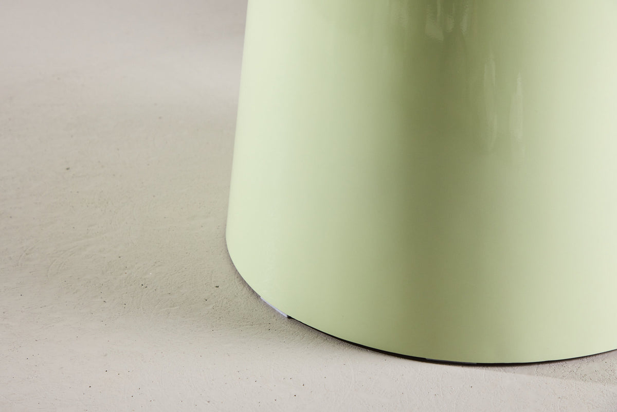 Lanzo Rundes Esstisch in Hellgrün präsentiert im Onlineshop von KAQTU Design AG. Esstisch ist von Venture Home