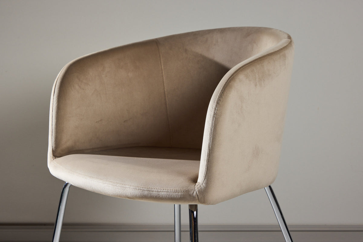 Berit Esszimmerstuhl von Venture Home mit braunem Polyester-Cord-Sitz, schwarzen Stahlbeinen und Armlehnen, modernes schlichtes Design