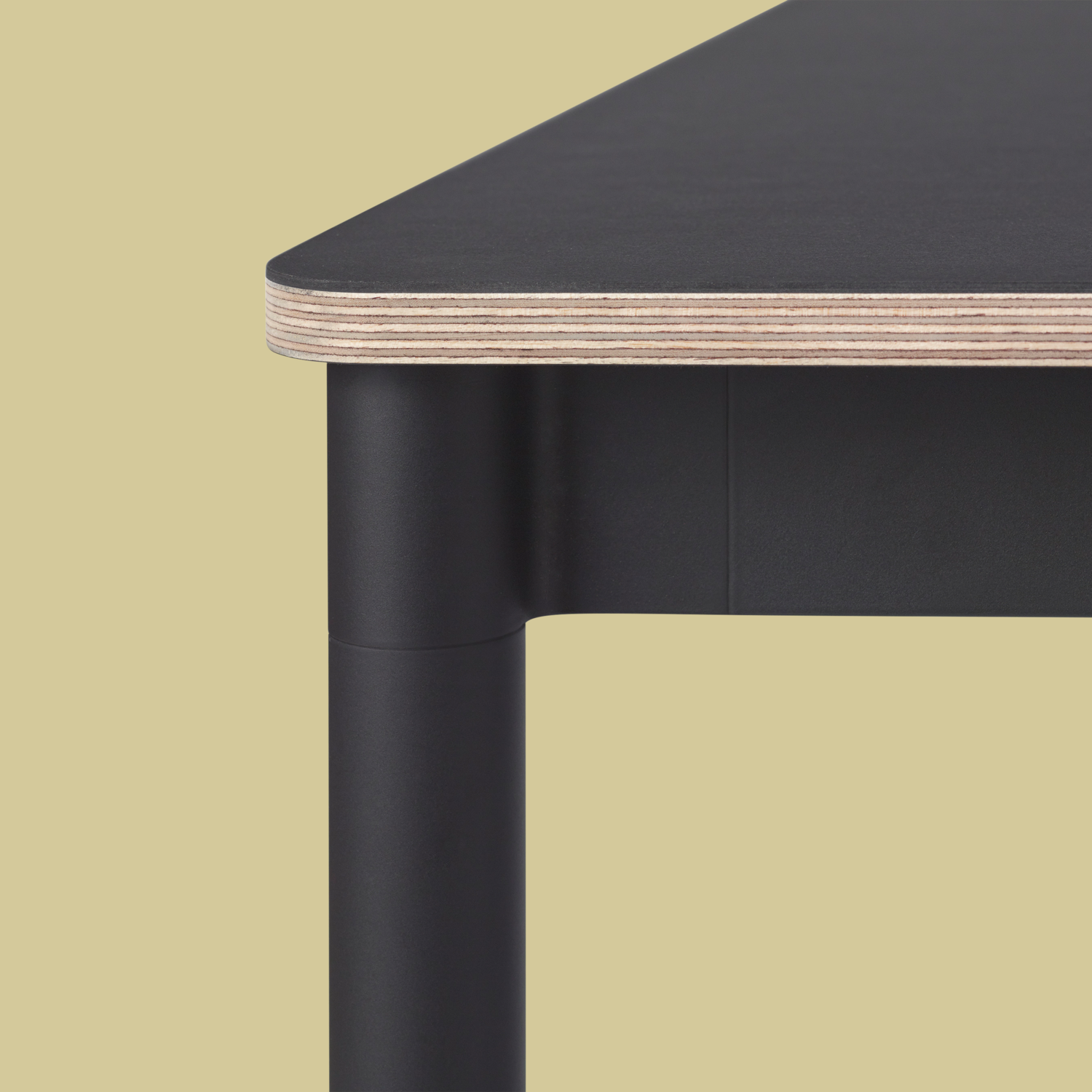 Base Tisch Square in Weiss / Schwarz präsentiert im Onlineshop von KAQTU Design AG. Schreibtisch ist von Muuto