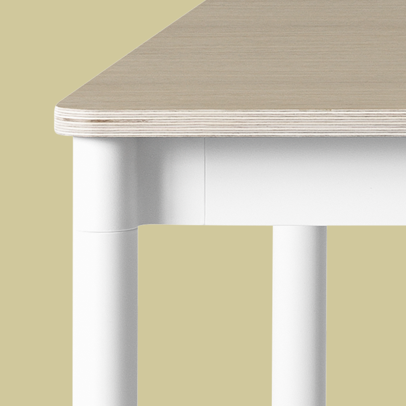 Base Tisch in Eiche / Weiss präsentiert im Onlineshop von KAQTU Design AG. Schreibtisch ist von Muuto