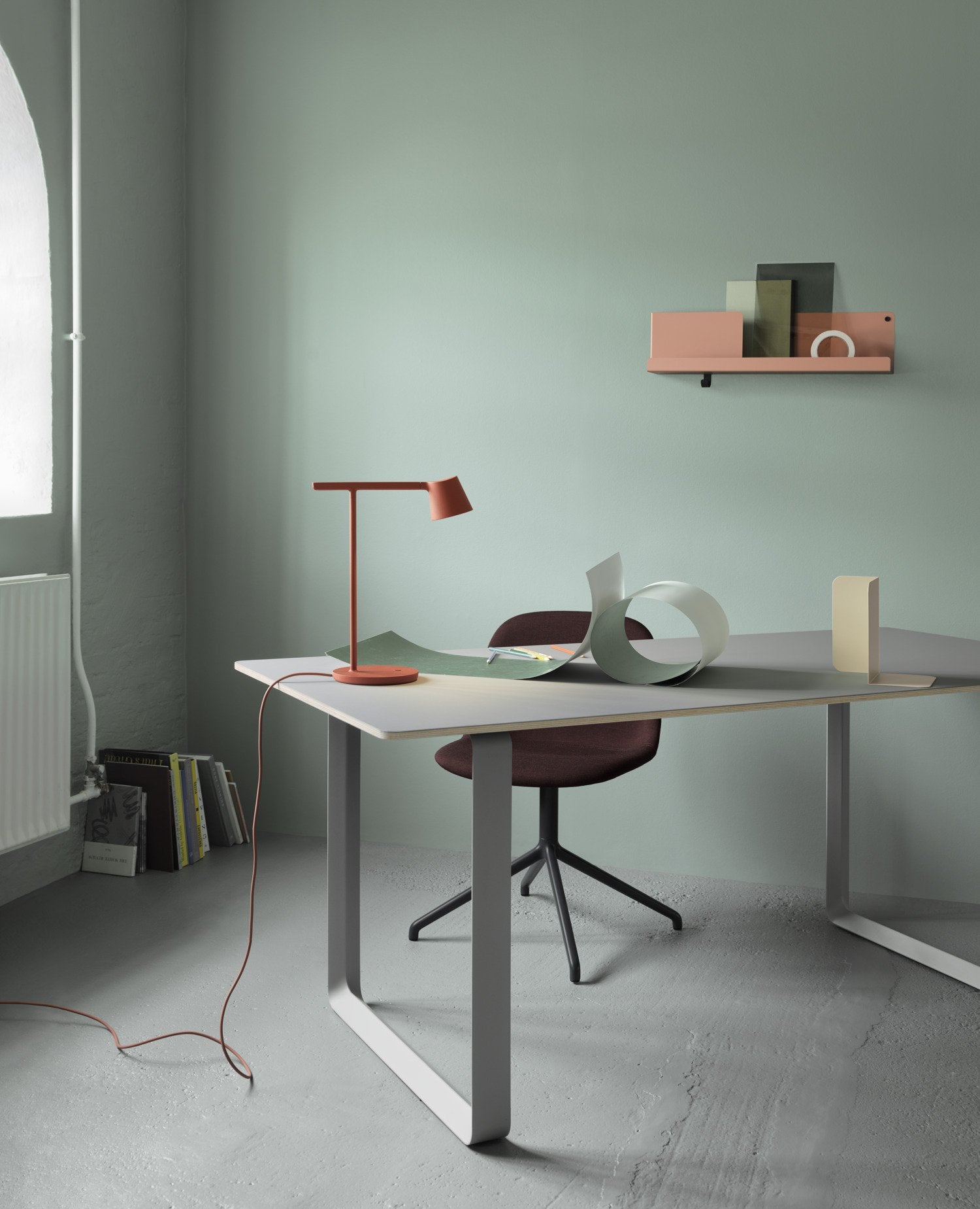 70/70 Tisch 255 cm in Weiss / Grau präsentiert im Onlineshop von KAQTU Design AG. Esstisch ist von Muuto