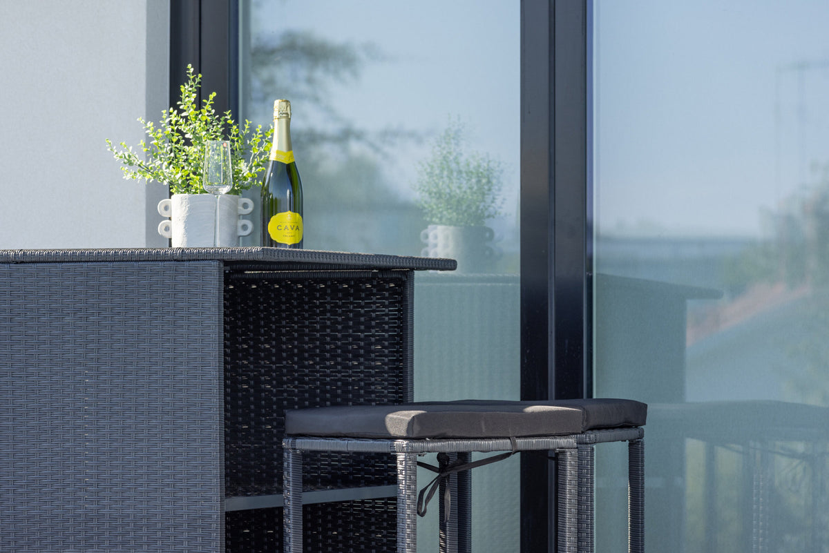 Knock Bar Set in Schwarz Schwarz präsentiert im Onlineshop von KAQTU Design AG. Loungeset ist von Venture Home