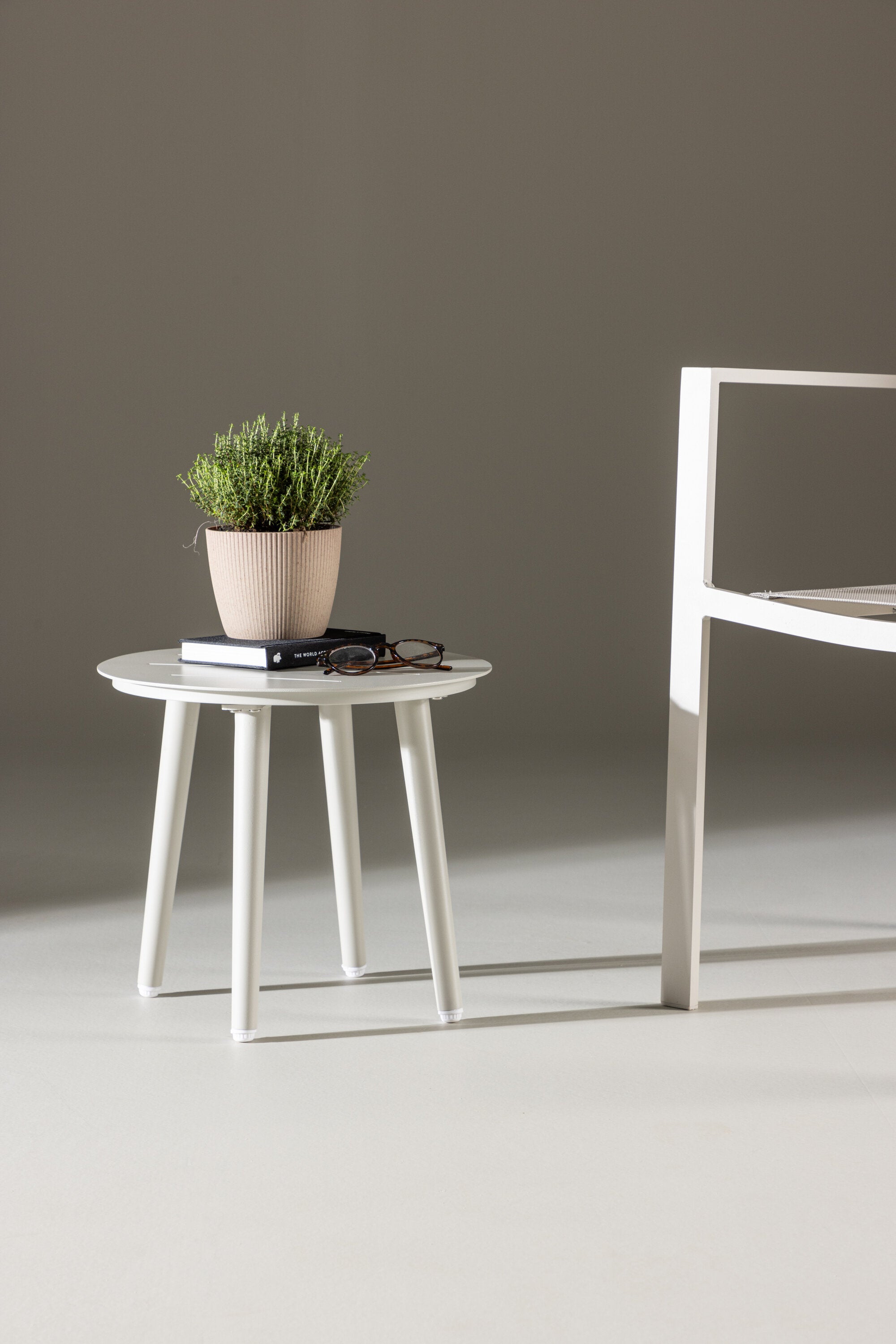Lina Beistelltisch in Beige präsentiert im Onlineshop von KAQTU Design AG. Beistelltisch Outdoor ist von Venture Home