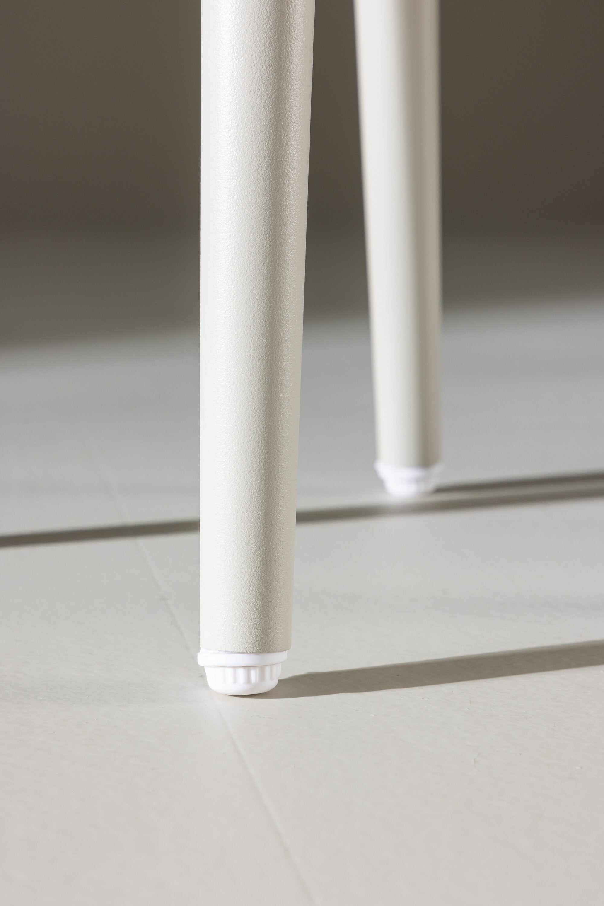 Lina Beistelltisch in Beige präsentiert im Onlineshop von KAQTU Design AG. Beistelltisch Outdoor ist von Venture Home