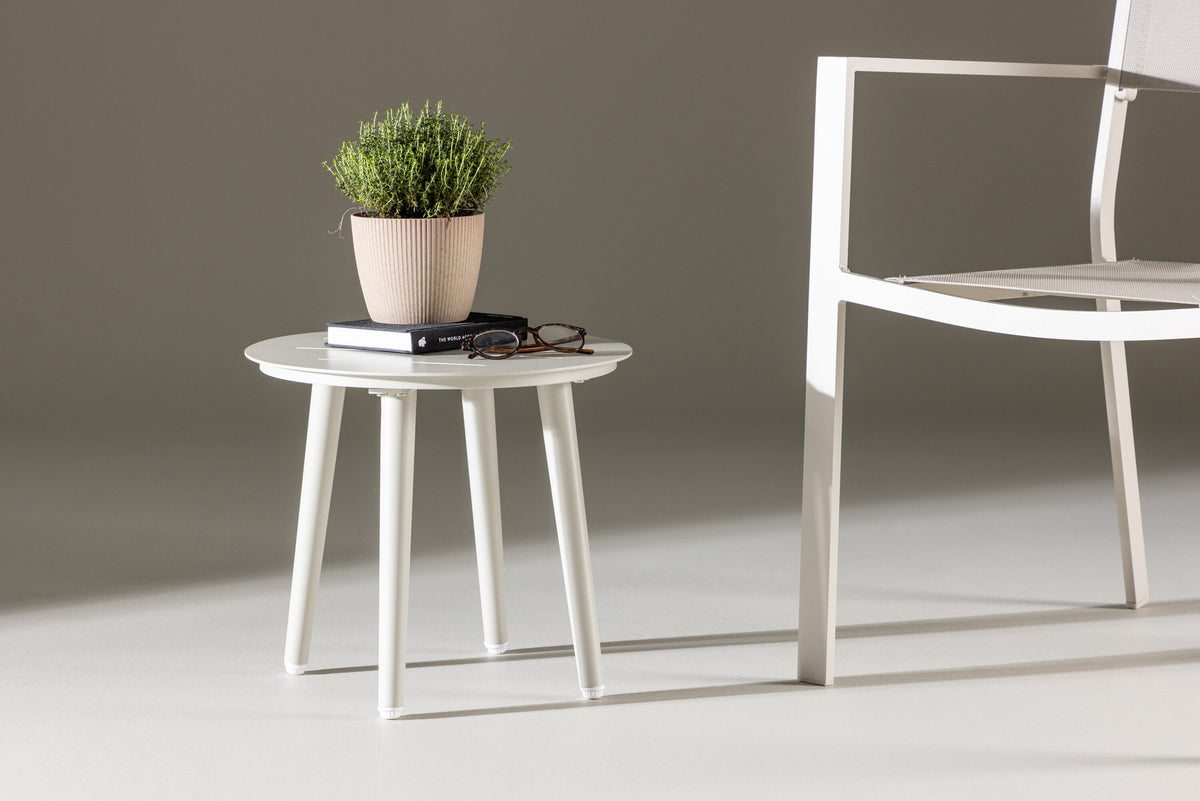 Lina Beistelltisch in Beige präsentiert im Onlineshop von KAQTU Design AG. Beistelltisch Outdoor ist von Venture Home