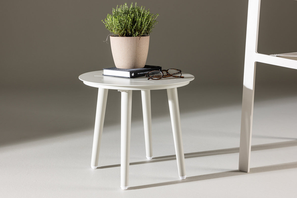 Lina Beistelltisch in Beige präsentiert im Onlineshop von KAQTU Design AG. Beistelltisch Outdoor ist von Venture Home