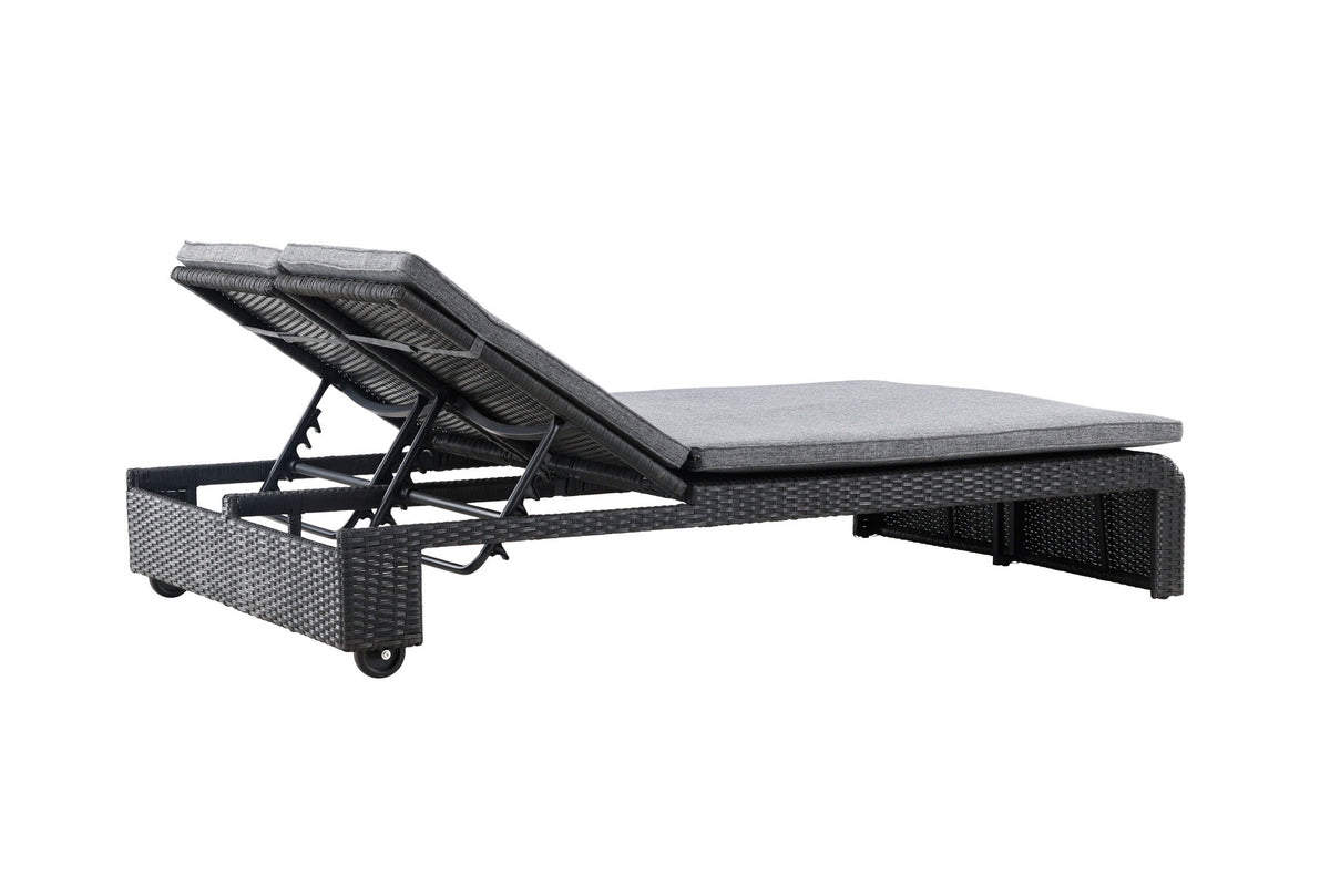 Sonnenliege London von Venture Home in Schwarz mit grauem Kissen und Korbgeflecht