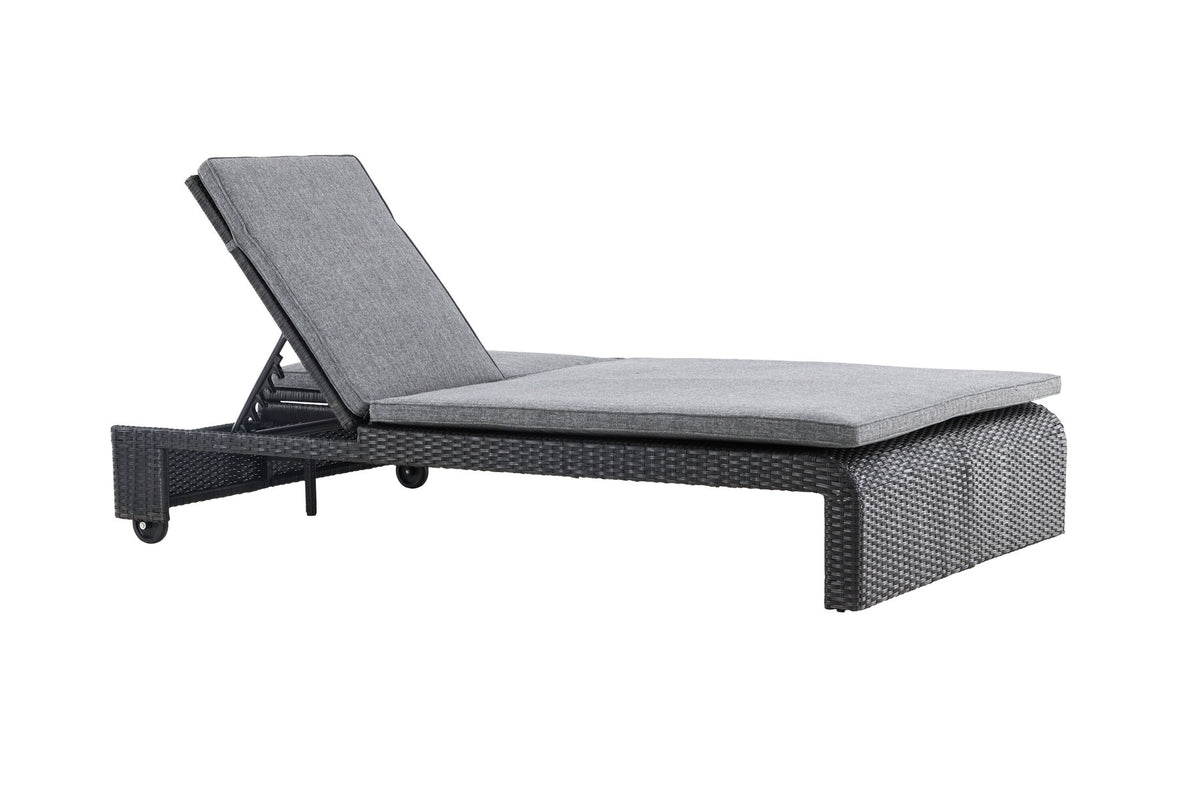 Sonnenliege London von Venture Home in Schwarz mit grauem Kissen und Korbgeflecht
