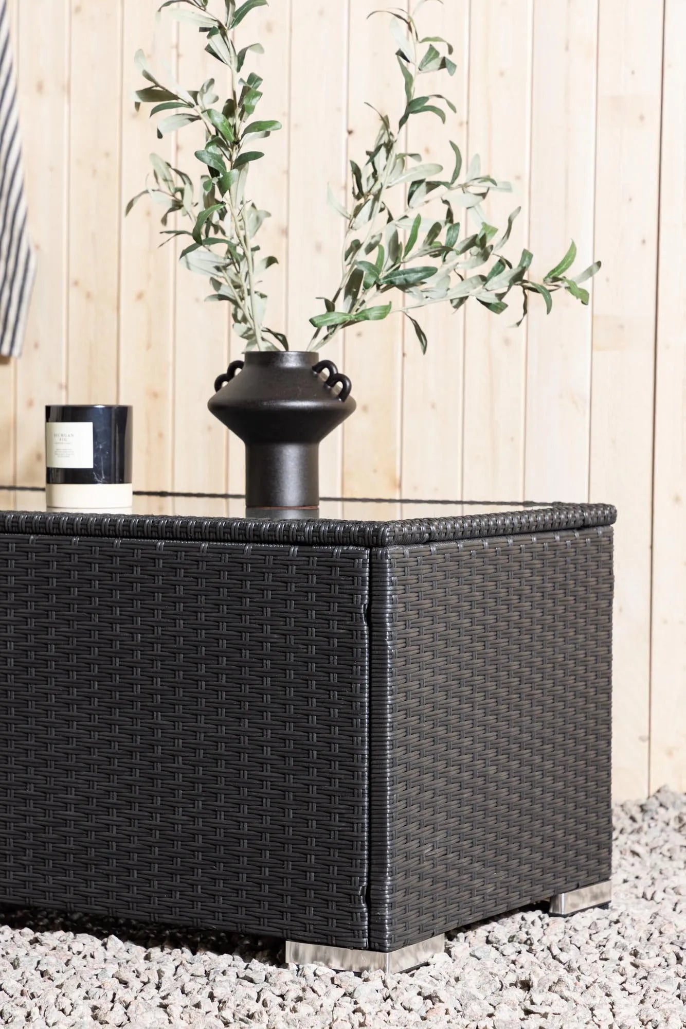 Venture Home London Sofatisch: Zeitloses Design mit Glasakzenten.