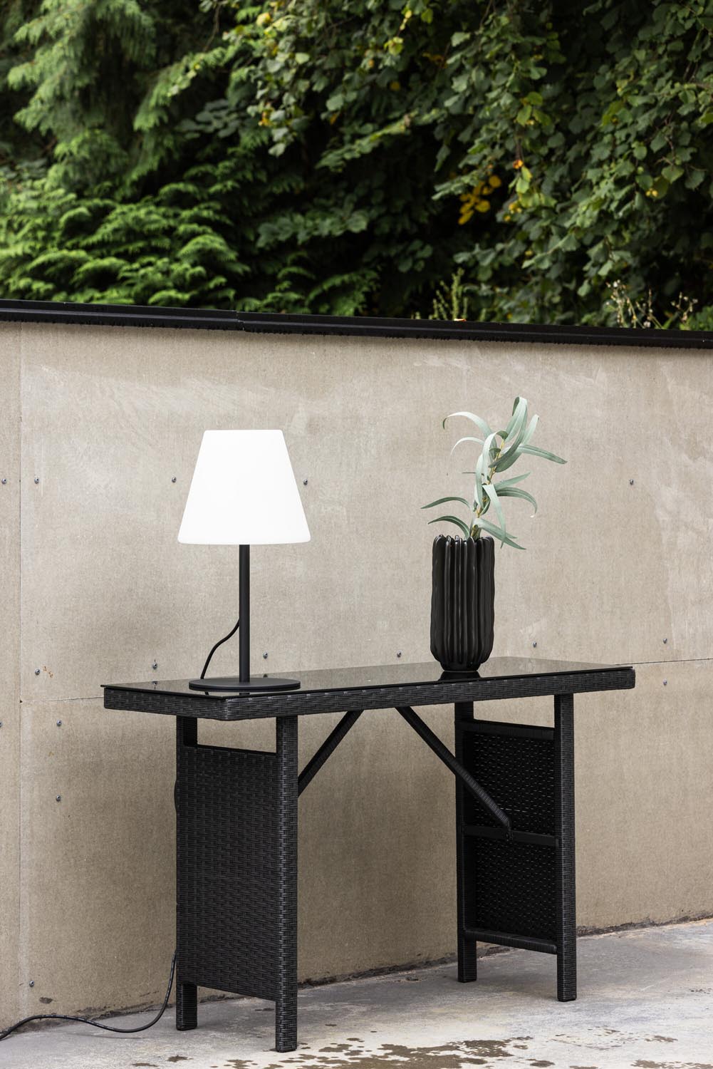 Padova Beistelltisch in Schwarz präsentiert im Onlineshop von KAQTU Design AG. Beistelltisch Outdoor ist von Venture Home