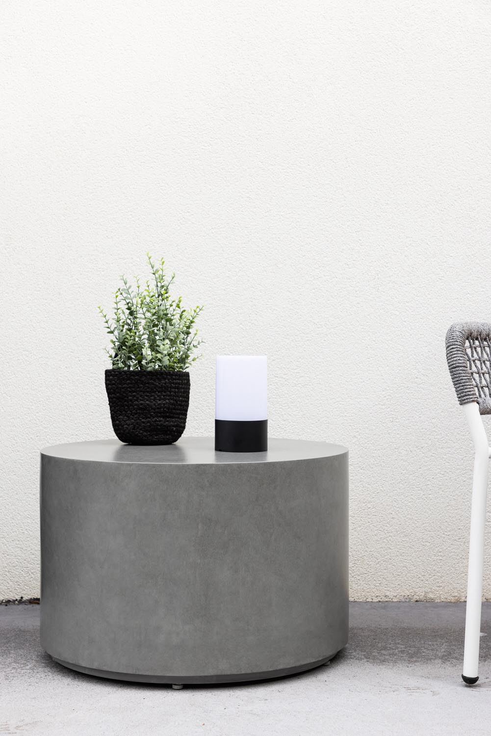 Lissabon Beistelltisch in Grau präsentiert im Onlineshop von KAQTU Design AG. Beistelltisch Outdoor ist von Venture Home