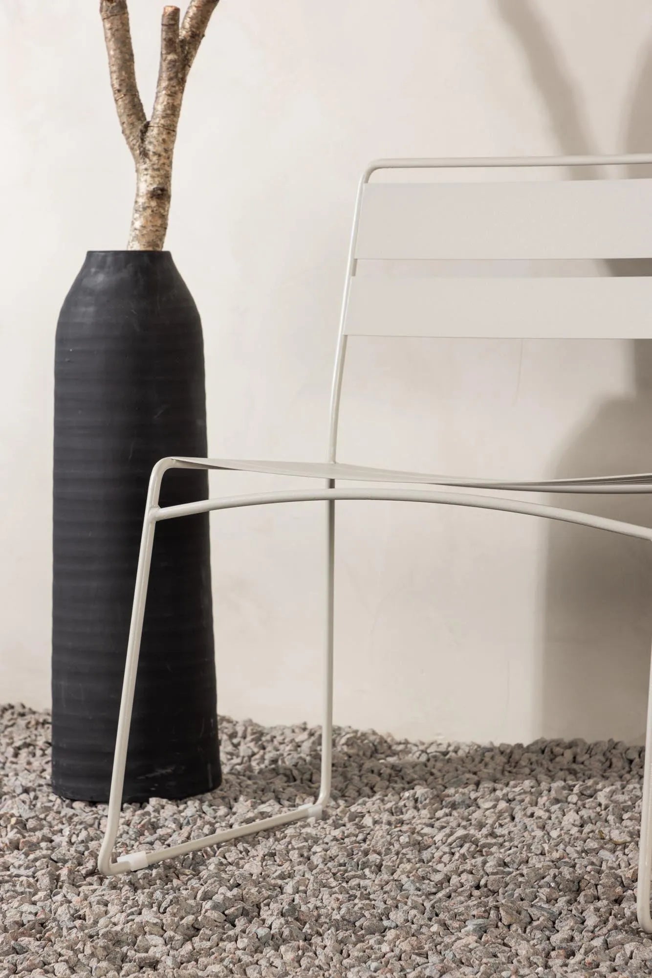 Elegantes 3-Sitzer-Sofa in Beige, perfekt für entspannte Momente im Freien. Robuste Stahlkonstruktion.