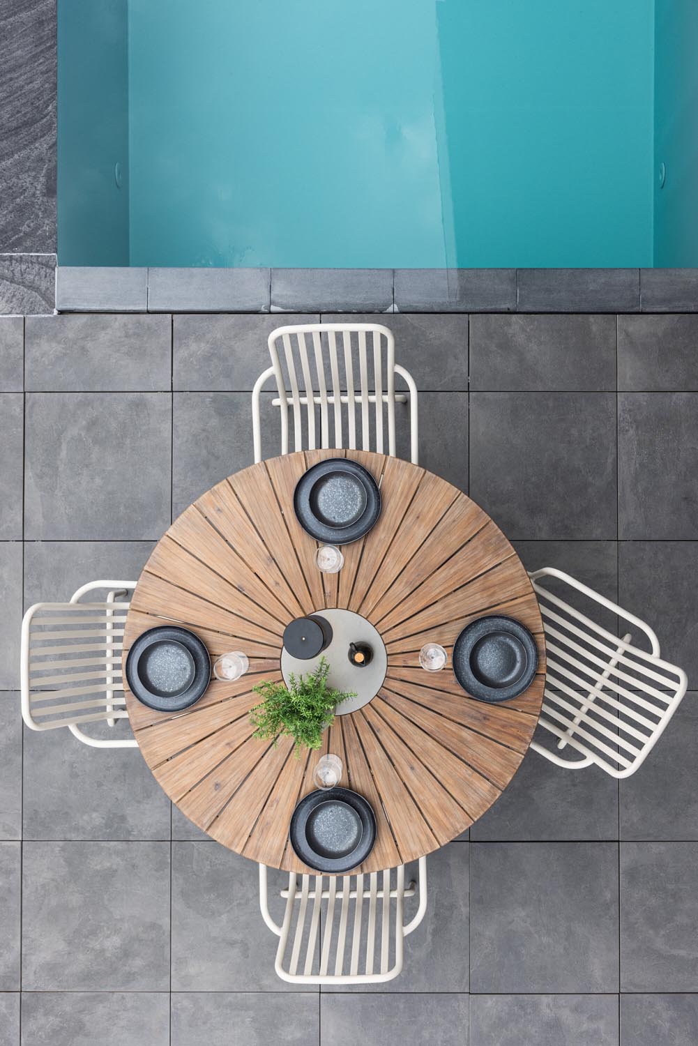 Rosario Gartentisch rund in Braun präsentiert im Onlineshop von KAQTU Design AG. Gartentisch ist von Venture Home