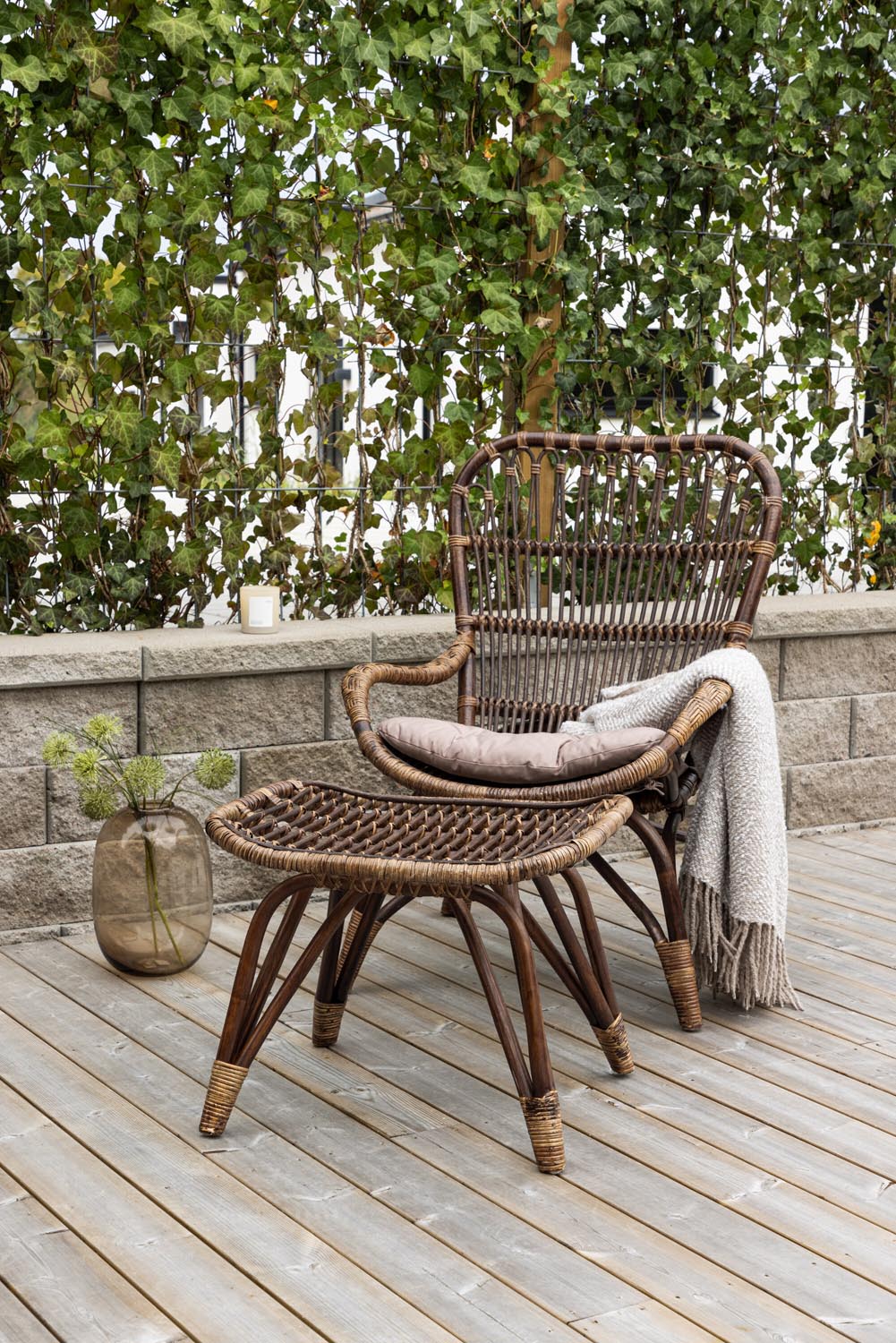 Ella Lounge Stuhl in Dark Walnut präsentiert im Onlineshop von KAQTU Design AG. Outdoor-Sessel ist von Venture Home