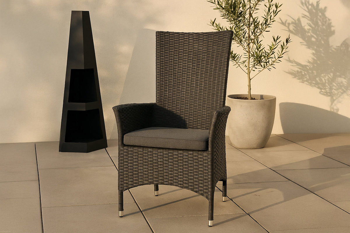 Padova Gartenstuhl in Schwarz / Grau präsentiert im Onlineshop von KAQTU Design AG. Gartenstuhl mit Armlehnen ist von Venture Home