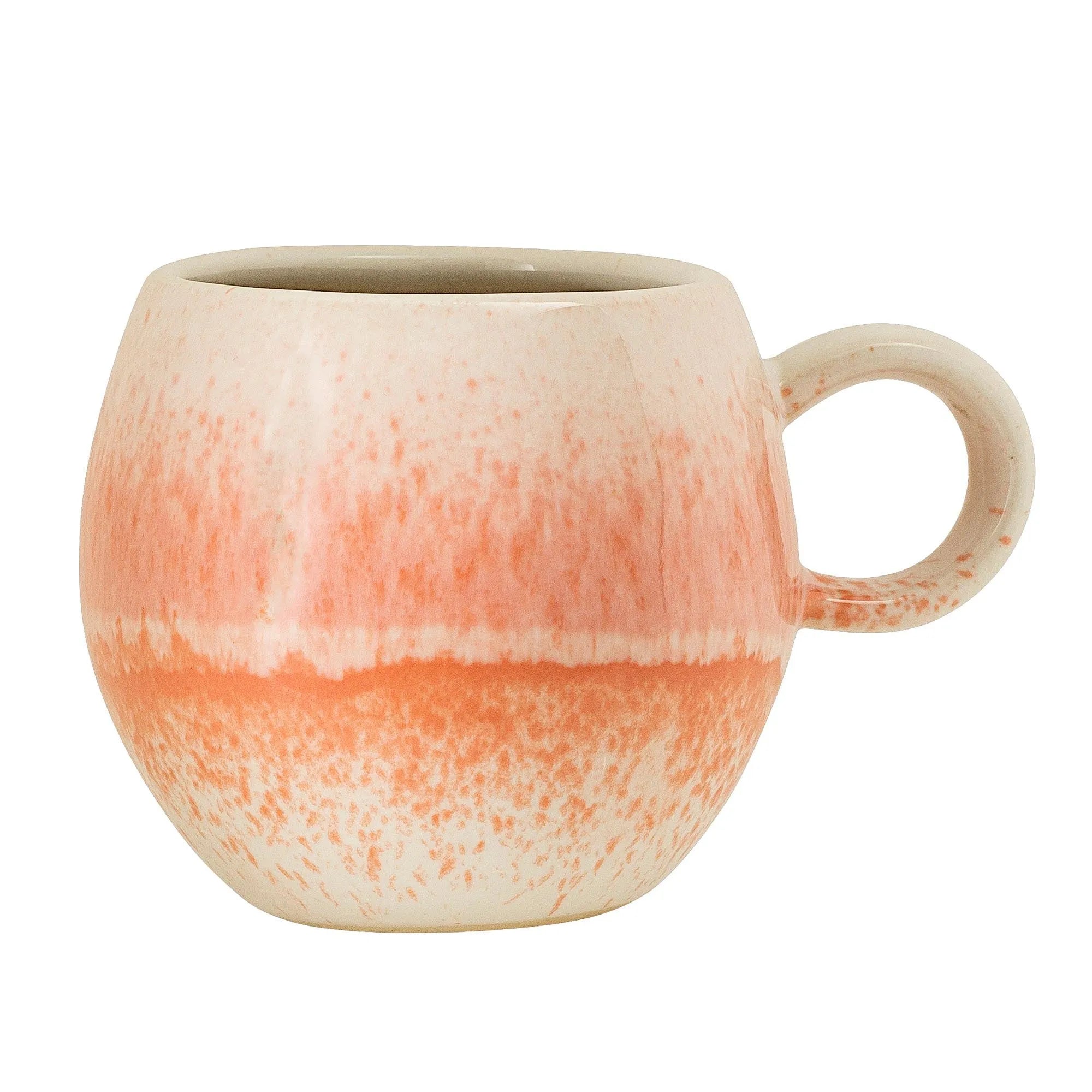 Die leuchtend orange Paula Tasse aus Steingut von Bloomingville: robust, pflegeleicht, spülmaschinenfest, ideal für Kaffee und Tee.