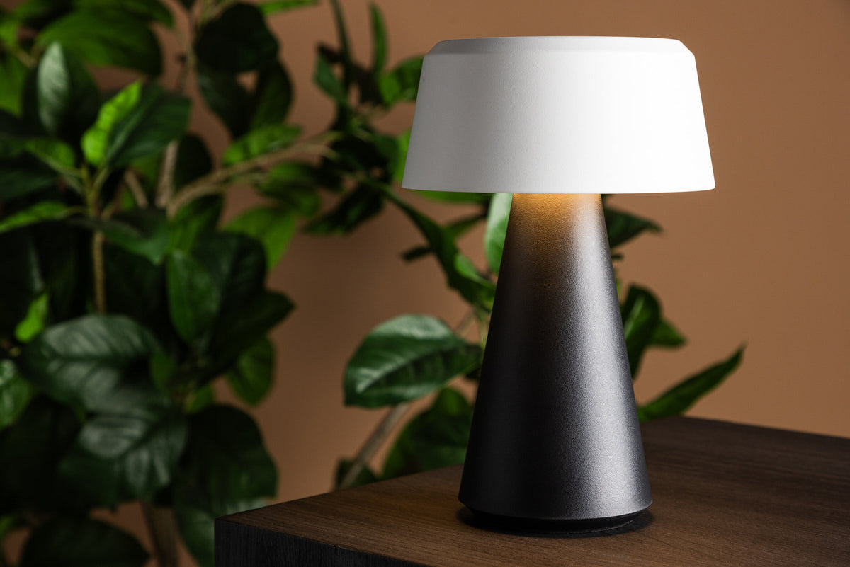 Statford Tischleuchte in Schwarz-Weiss präsentiert im Onlineshop von KAQTU Design AG. Tischleuchte ist von Venture Home