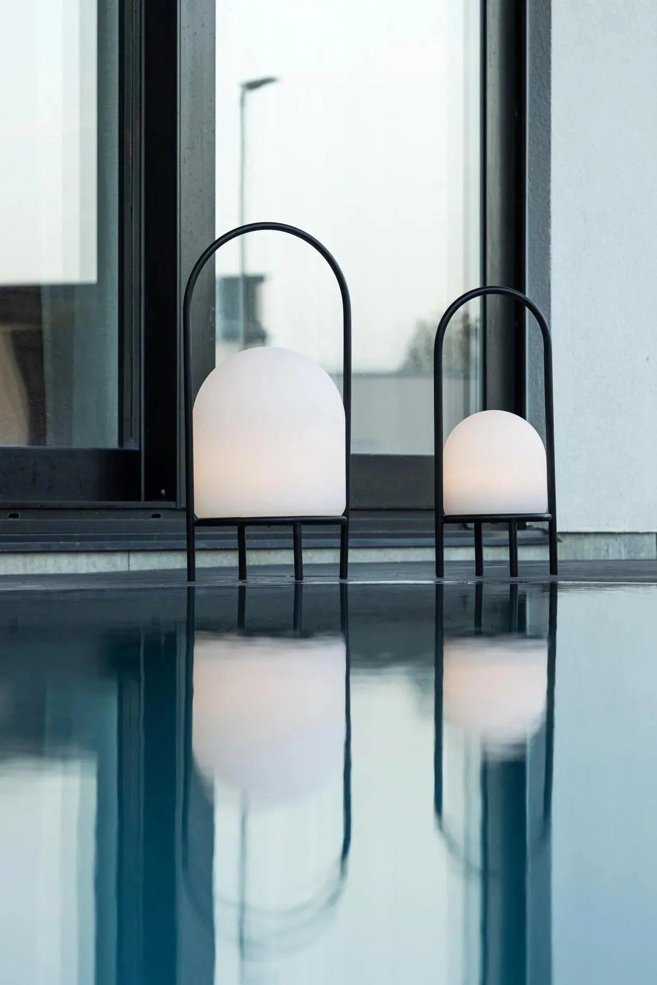 Colie Tischleuchte: Elegantes Design für stilvolle Innenräume.