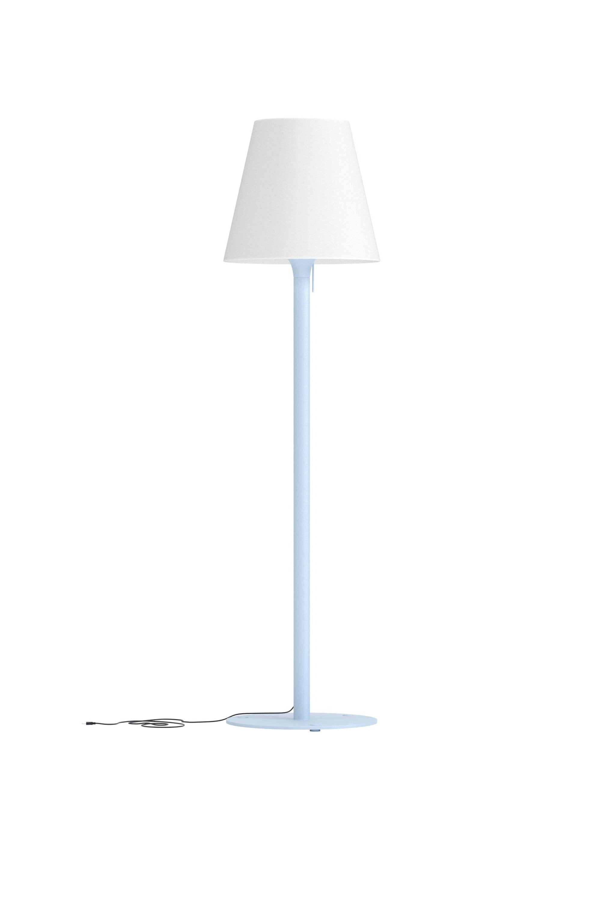 Moris Floor Lamp in Hellblau präsentiert im Onlineshop von KAQTU Design AG. Stehleuchte ist von Venture Home